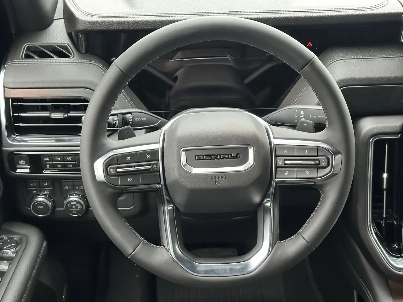 GMC Yukon снимка GMC Yukon