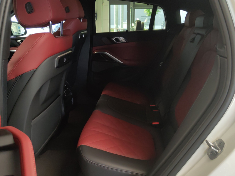 BMW X6 xDrive40d M Sport AHK/SHZ/LED+/hk/PANO/SoftCl — photo 6