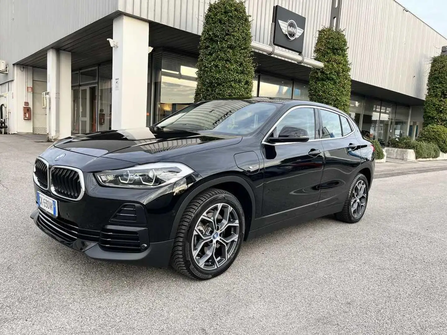 BMW X2 xdrive25e Business X auto Schwarz - 1