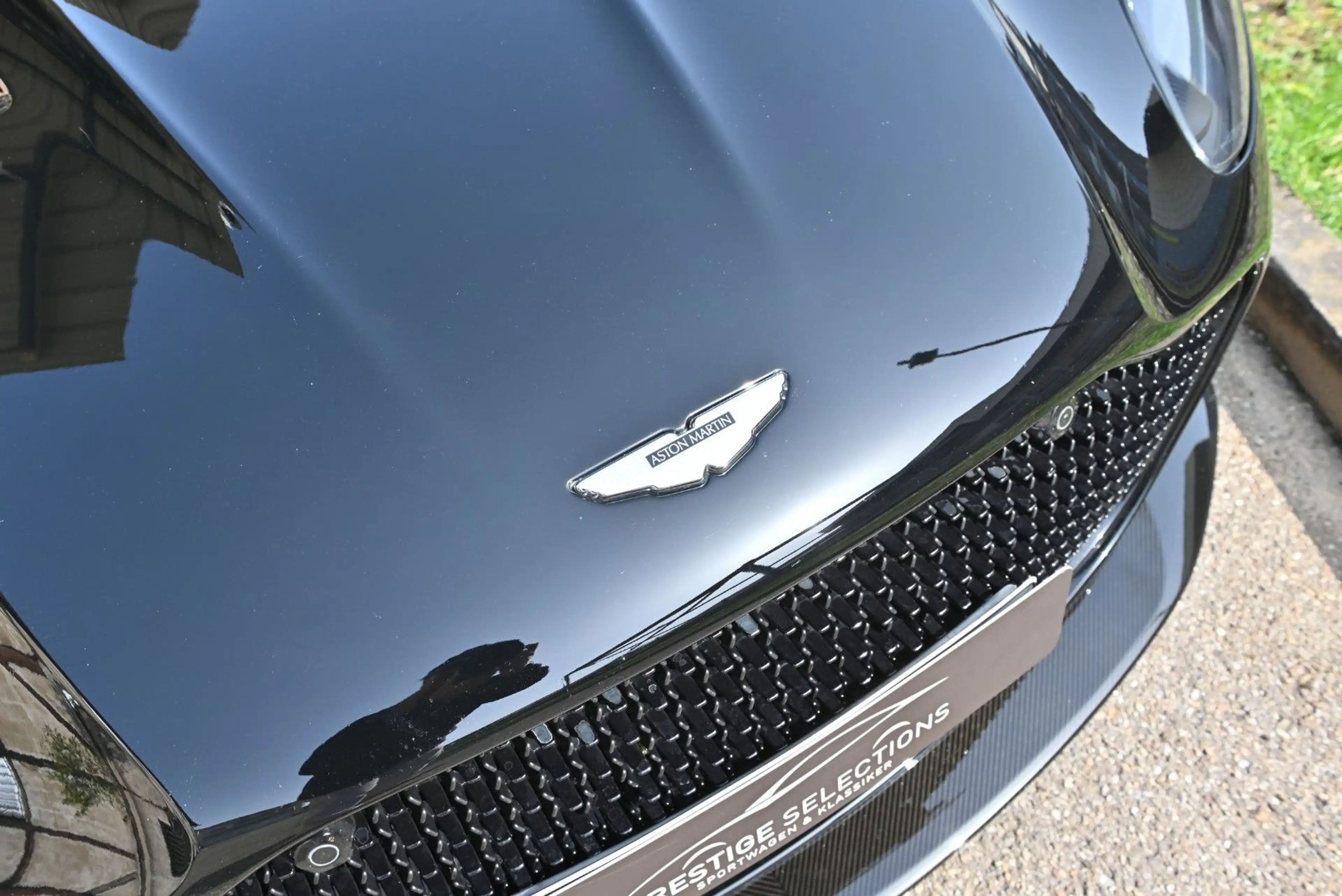 Aston Martin DBS /Carbonpaket Innen&Außen/SH&SL/1a/1.HD — photo 2