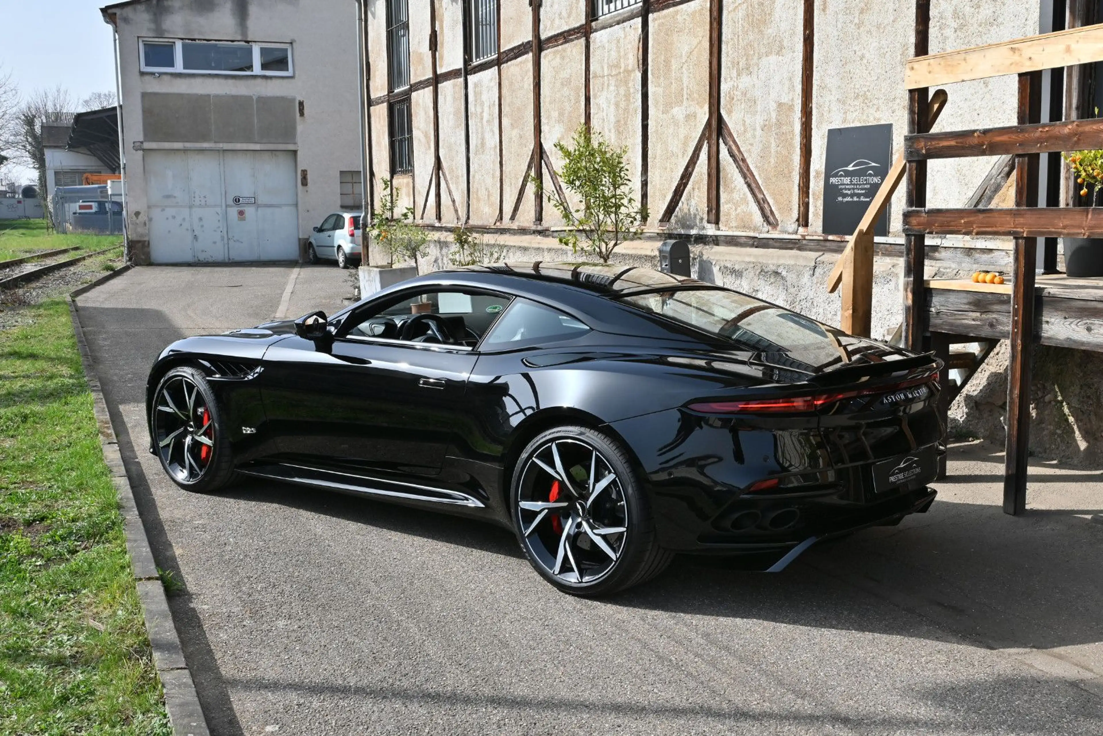 Aston Martin DBS /Carbonpaket Innen&Außen/SH&SL/1a/1.HD — photo 12