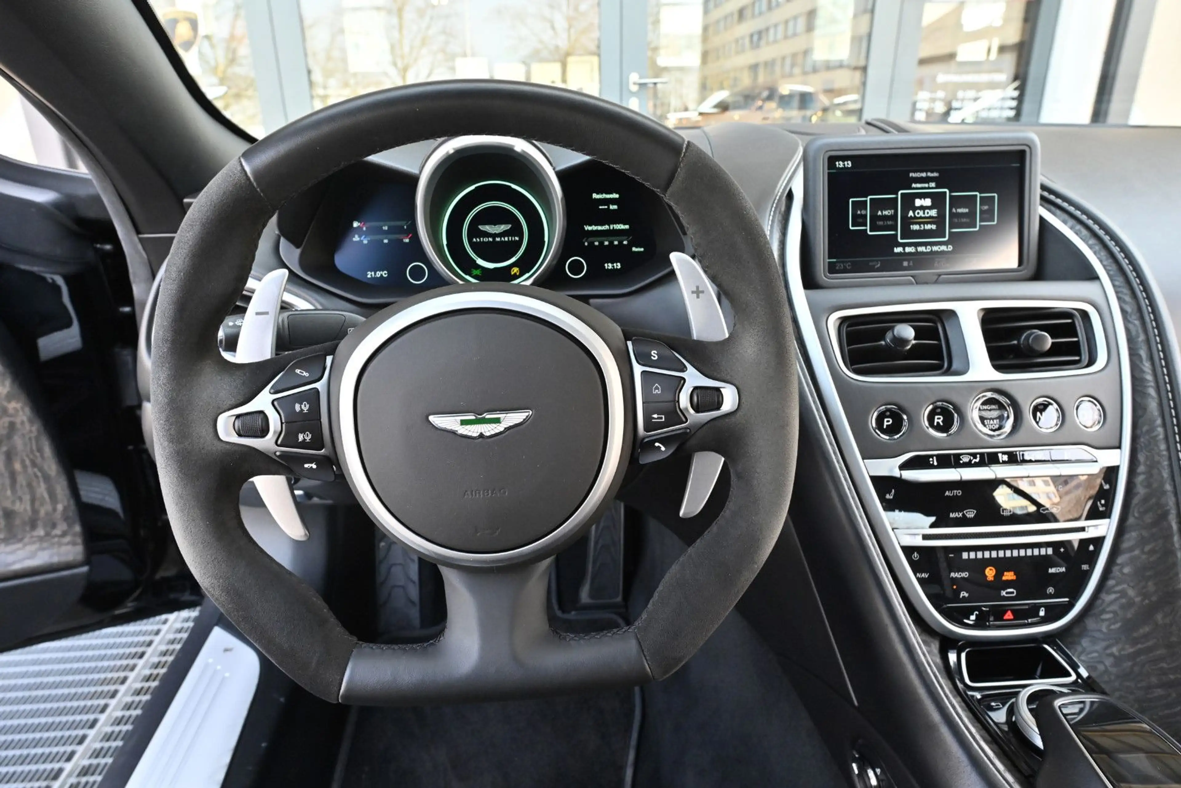 Aston Martin DBS /Carbonpaket Innen&Außen/SH&SL/1a/1.HD — photo 7