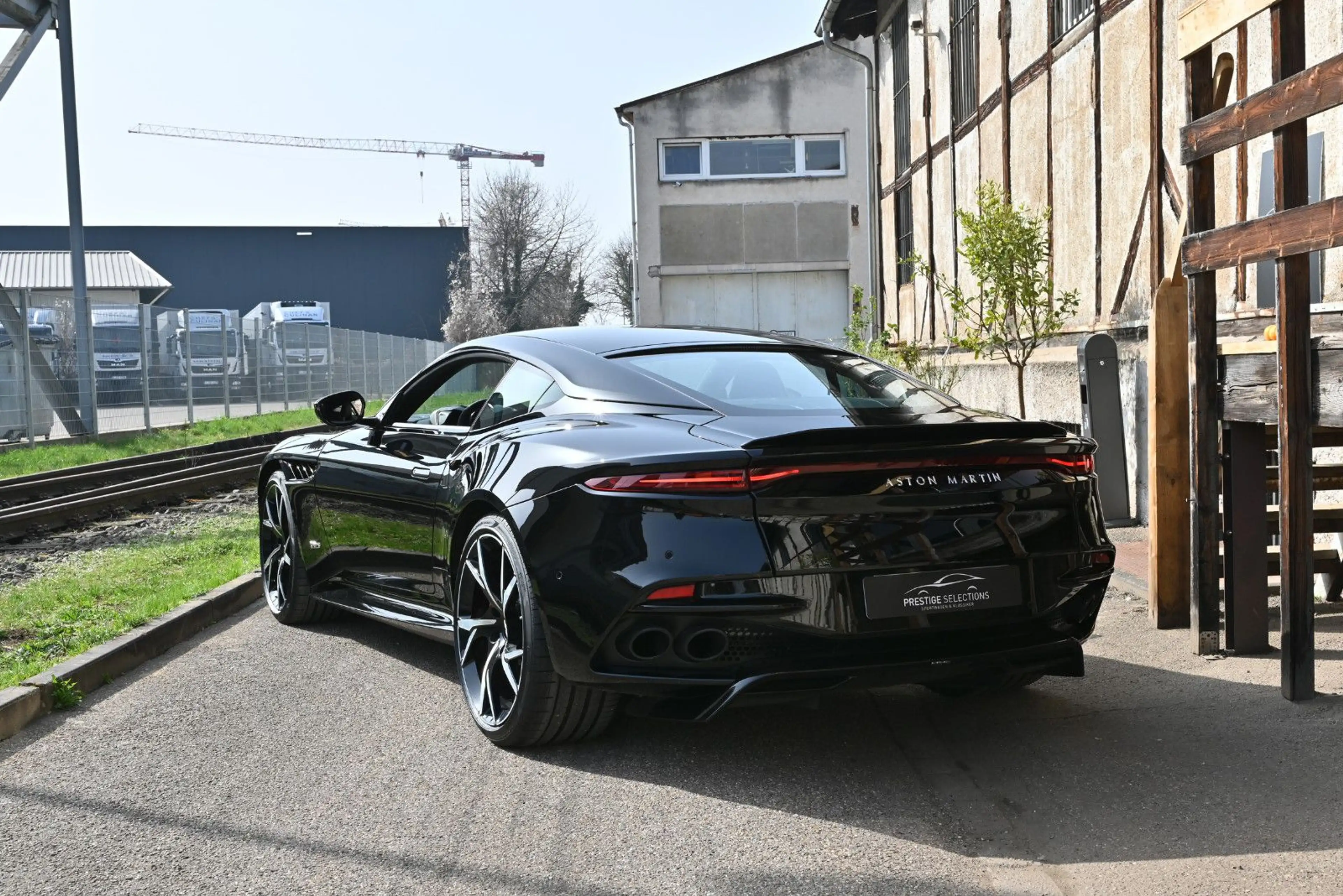Aston Martin DBS /Carbonpaket Innen&Außen/SH&SL/1a/1.HD — photo 13