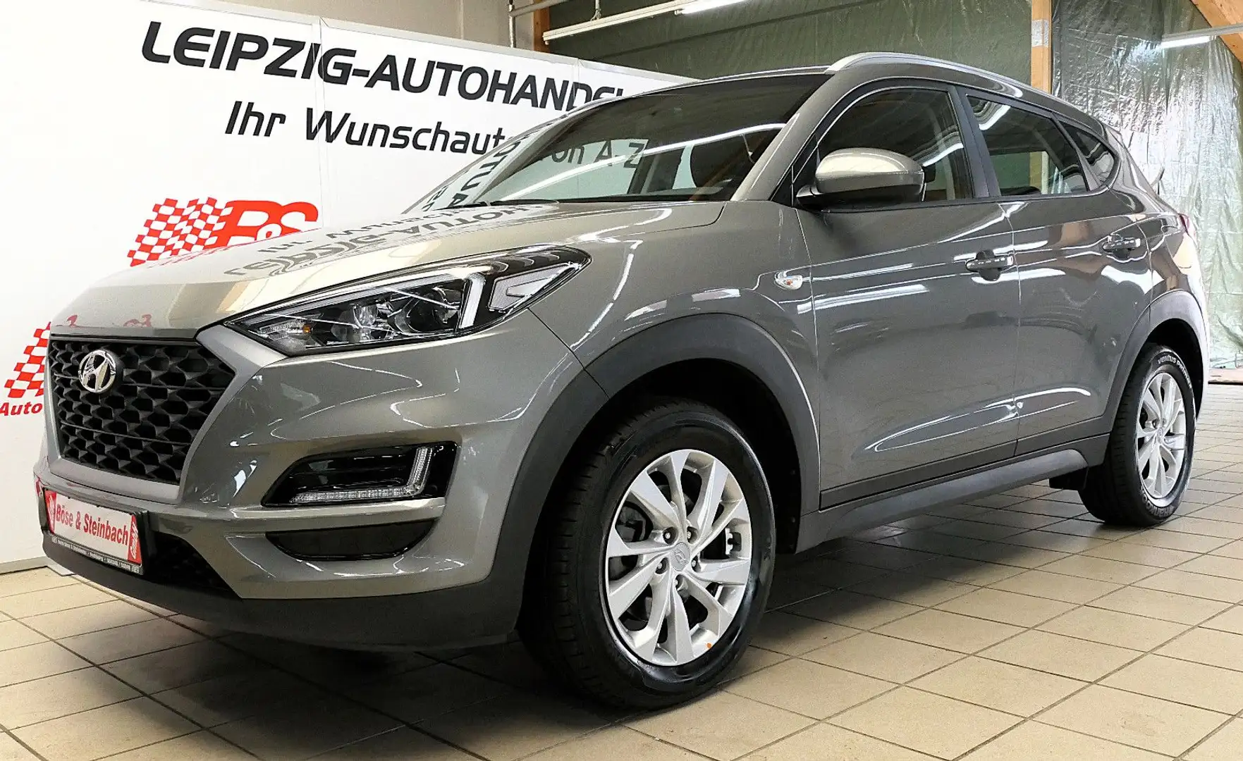 Hyundai TUCSON Pure 2WD*NAV*KAM*SHZ* Grau - 1