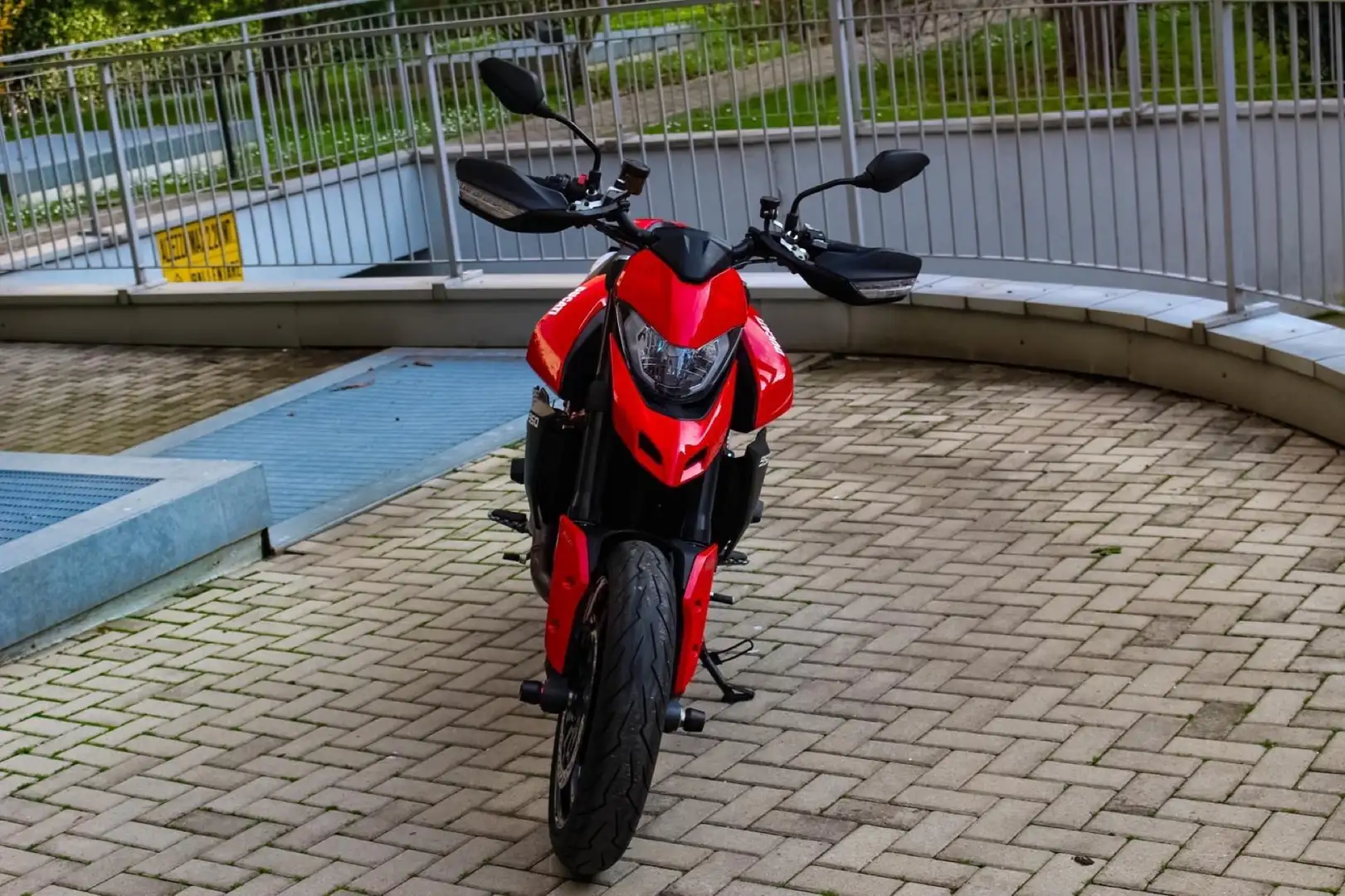 Ducati Hypermotard 950 Червоний - 2