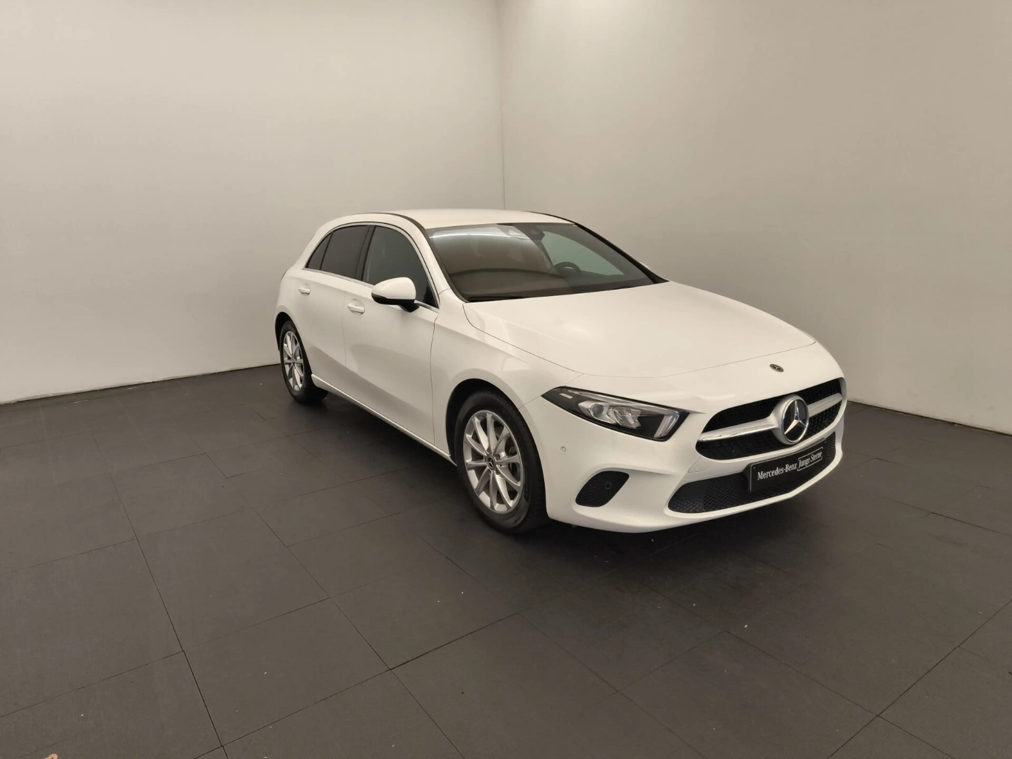 Mercedes-Benz A 180 A 180 Progressive LED AHK DAB Carplay MBUX High — photo 3
