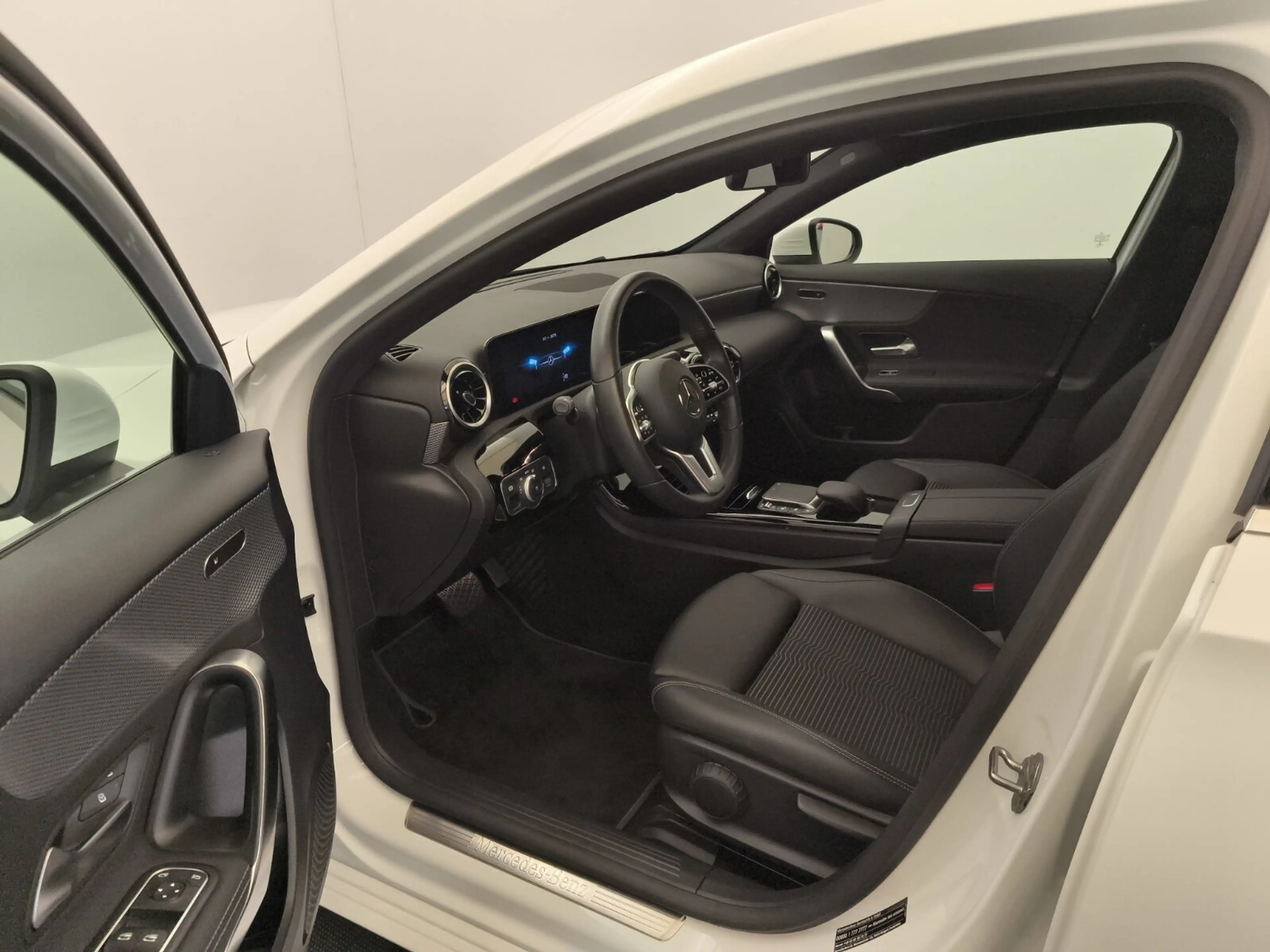 Mercedes-Benz A 180 A 180 Progressive LED AHK DAB Carplay MBUX High — photo 11