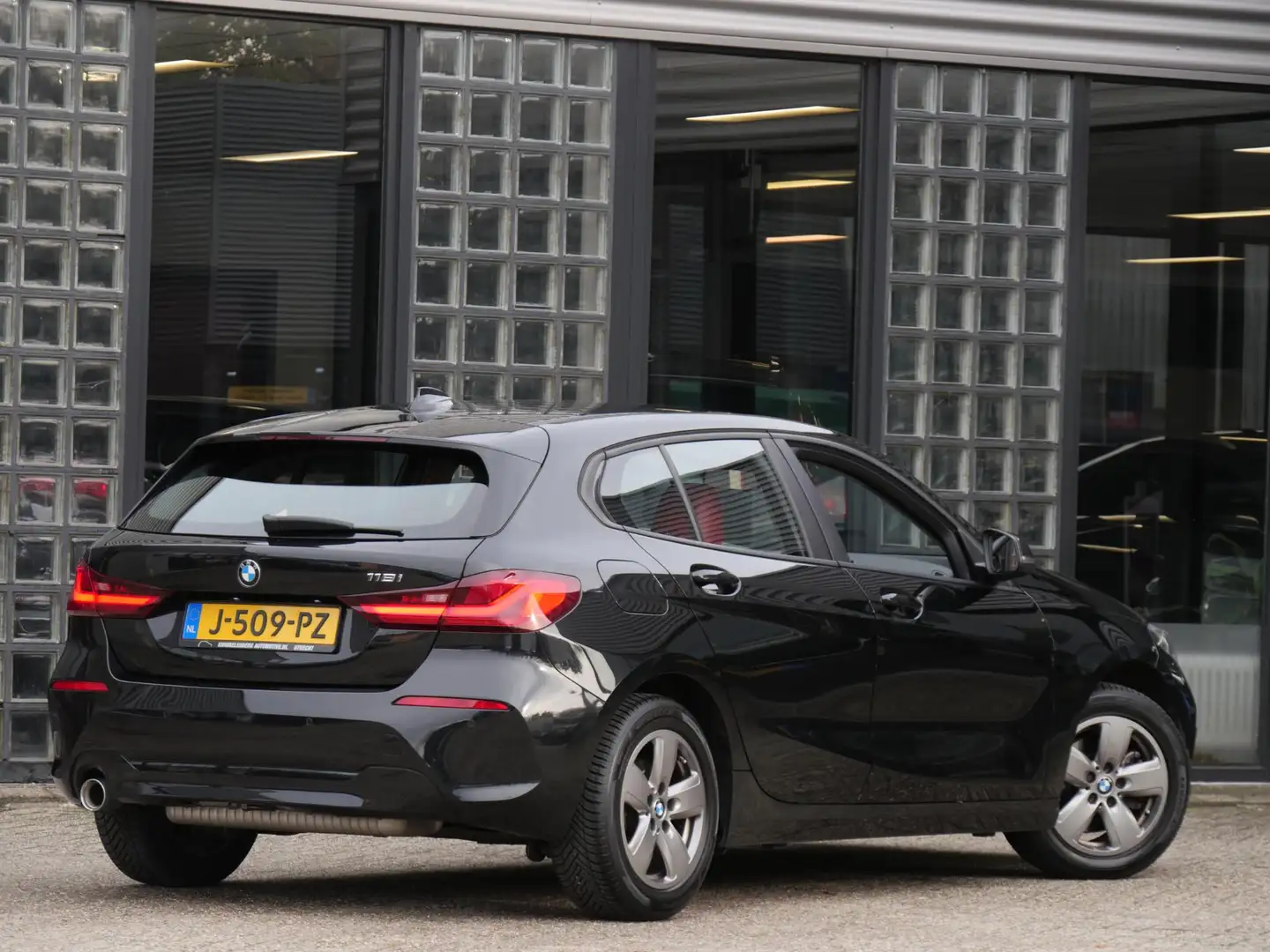 BMW 118 1-Serie 118i LEER/ AFN. TREKHAAK/ CARPLAY/ PDC V+A Nero - 2