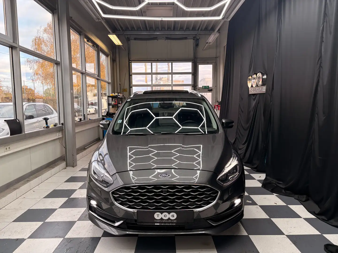 Ford Galaxy Vignale AWD 7 Sitzer 1.Besitz Gris - 2