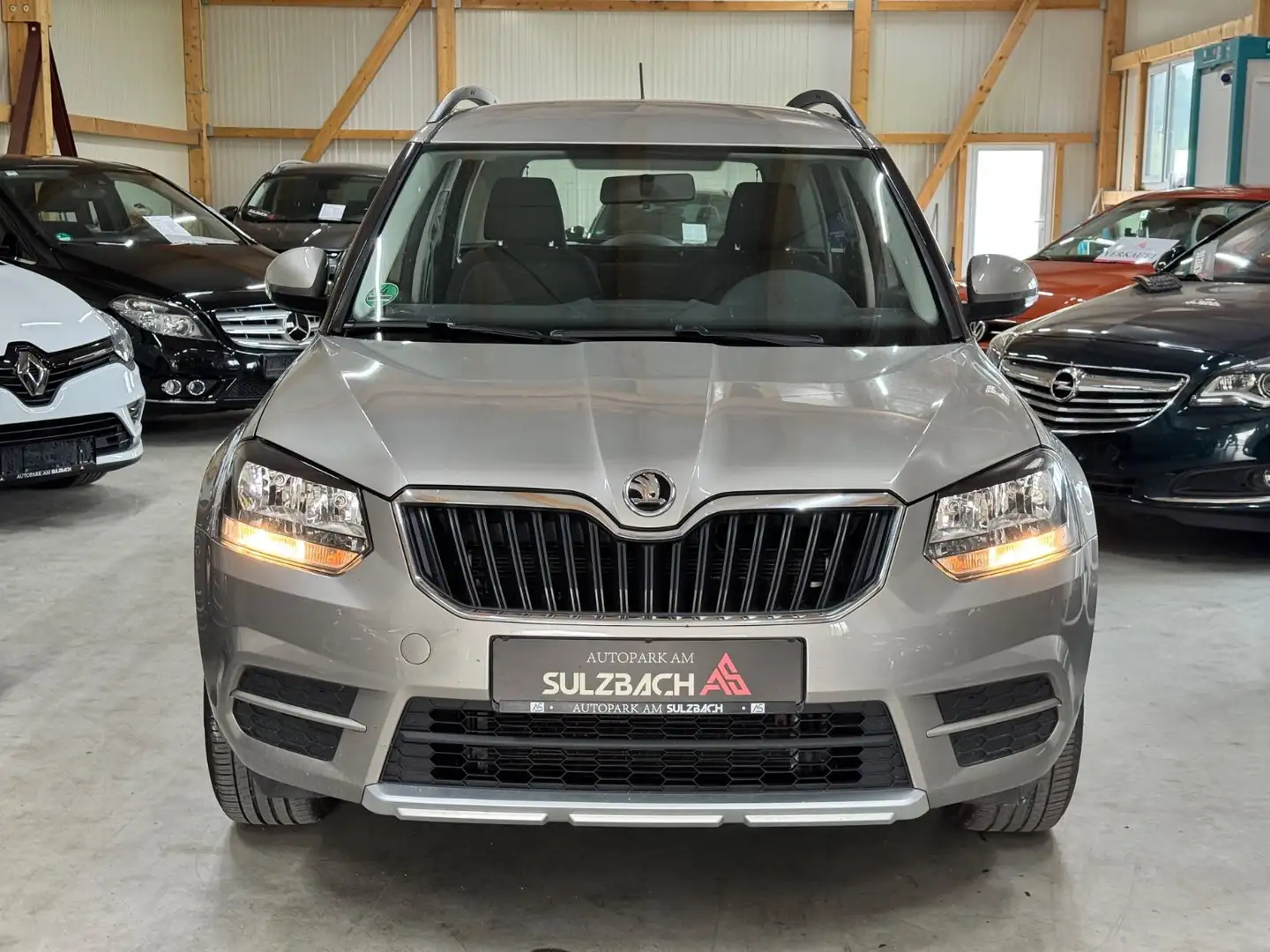 Skoda Yeti Active/SHZ/PDC/1.HAND Beige - 2
