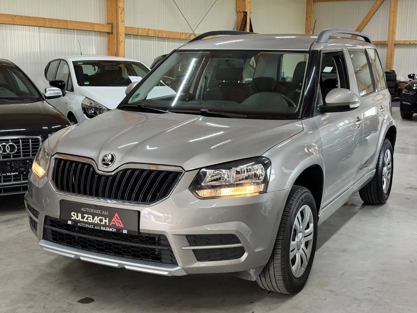 Skoda Yeti Active/SHZ/PDC/1.HAND Beige - 1