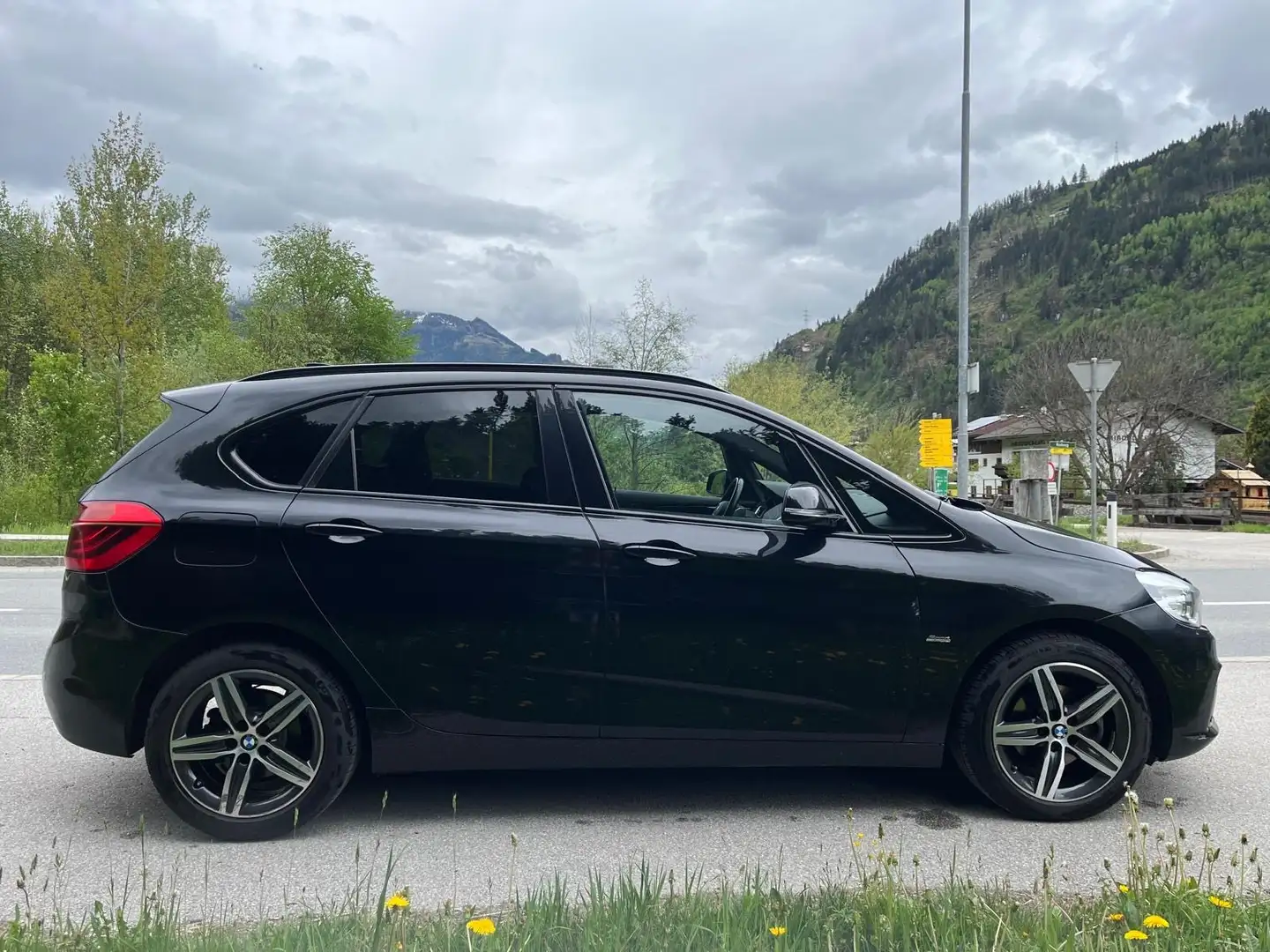 BMW 216 216 d Active Tourer Sport Line Schwarz - 2