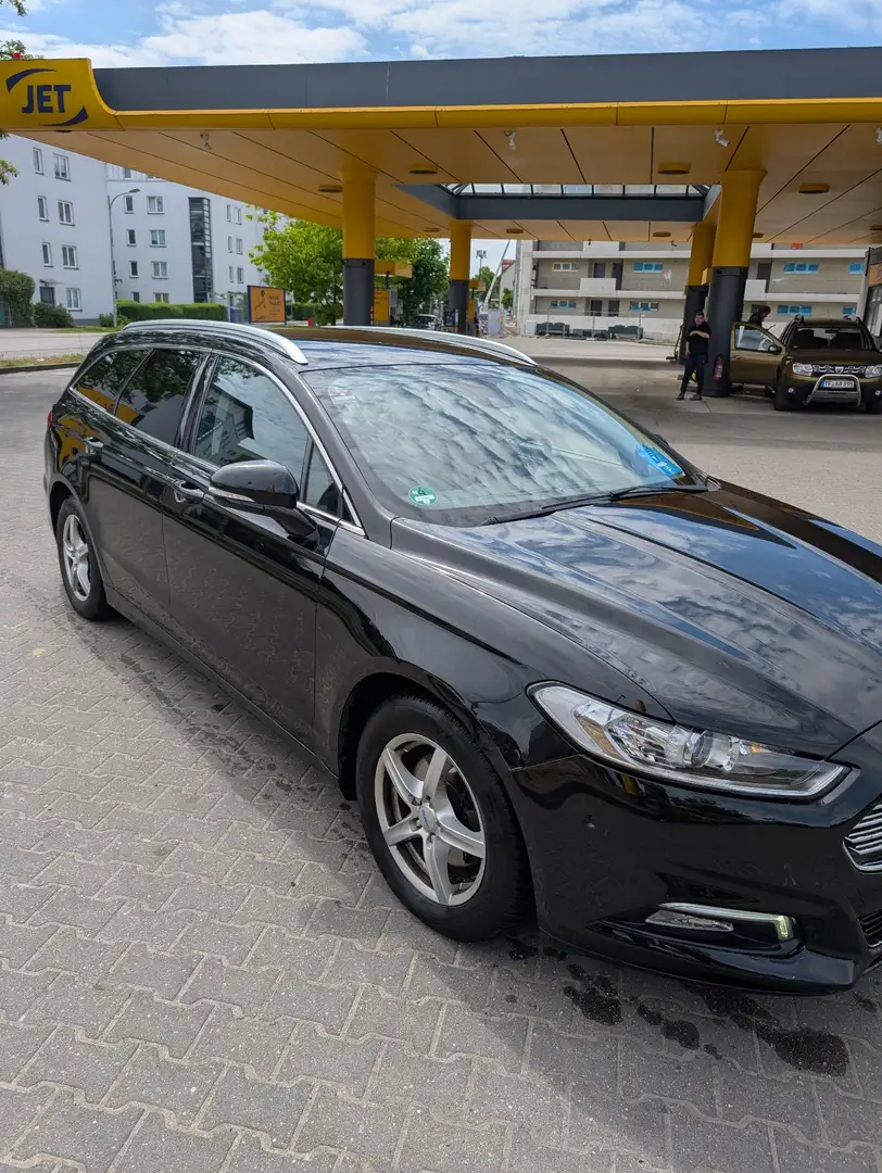 Ford Mondeo Turnier Titanium Schwarz - 1