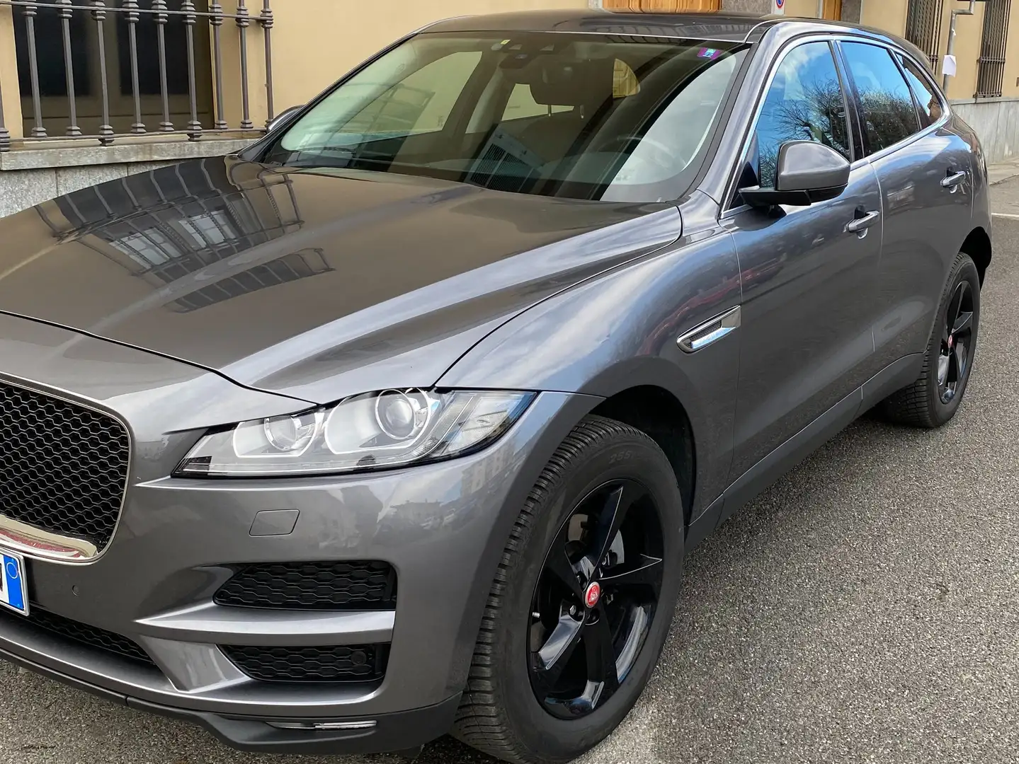 Jaguar F-Pace F-Pace 2015 2.0d i4 Portfolio awd 180cv auto my19 Szürke - 2