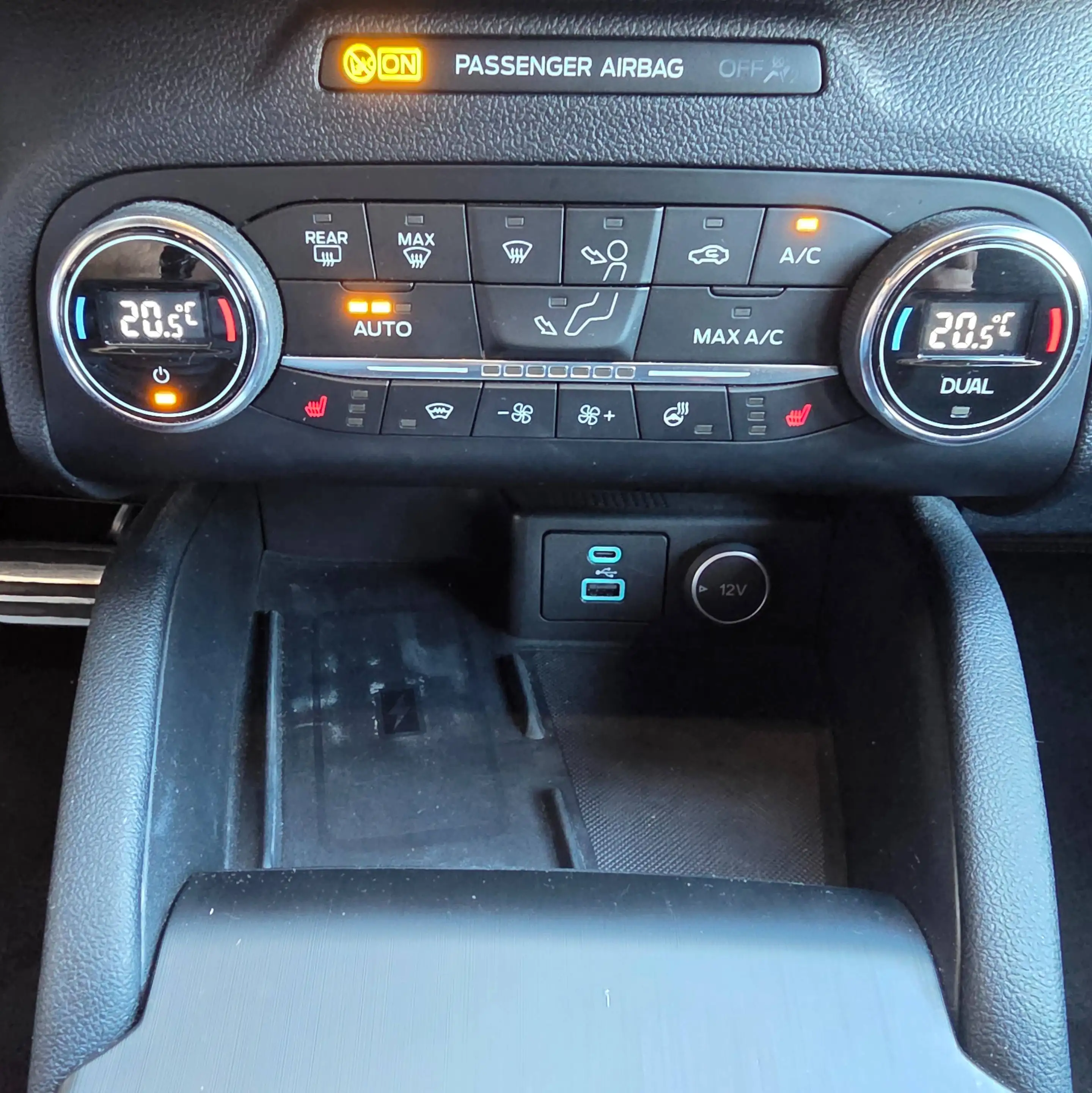 Ford Kuga Plug-In Hybrid ST-Line X — photo 13