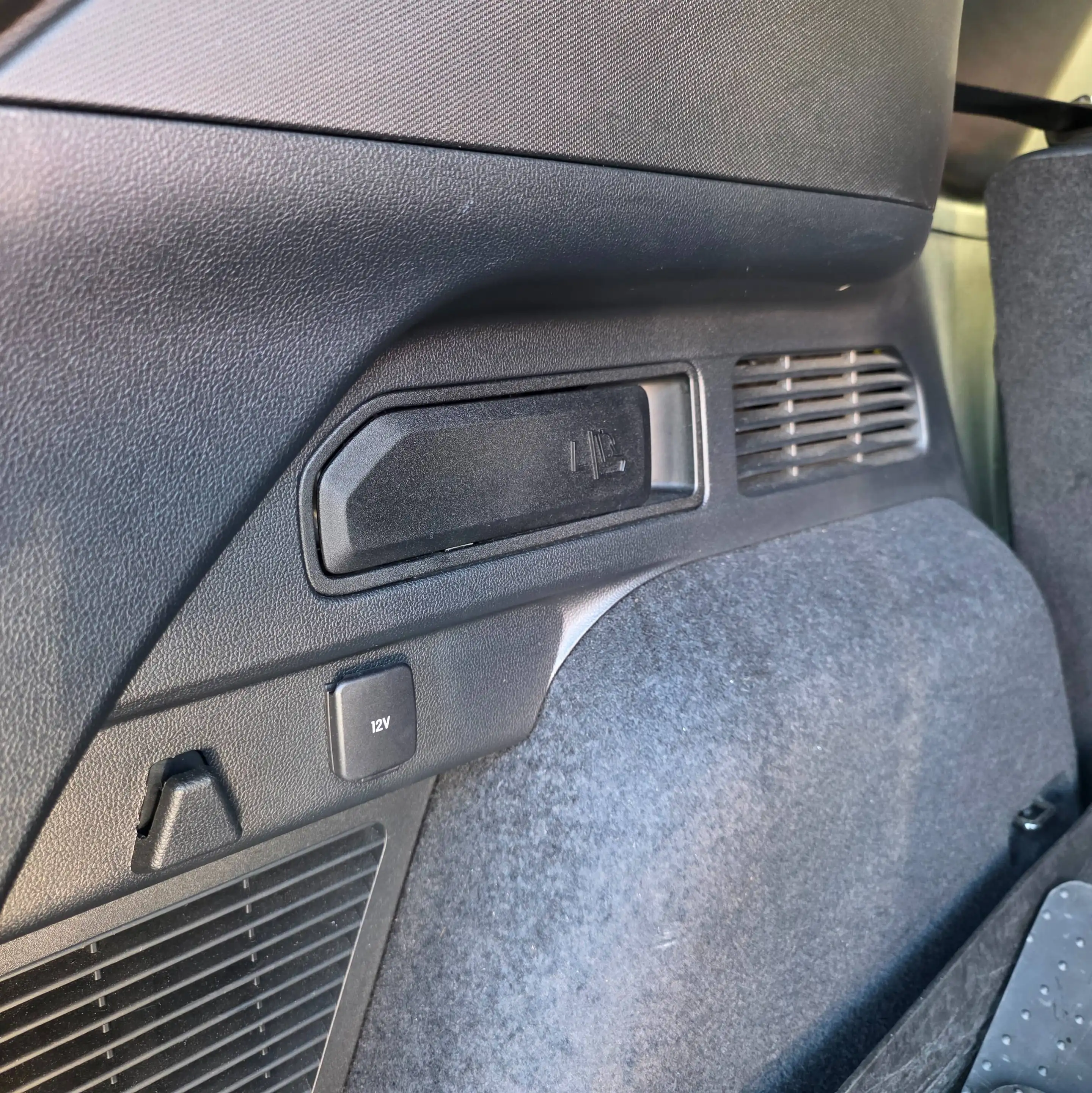 Ford Kuga Plug-In Hybrid ST-Line X — photo 7