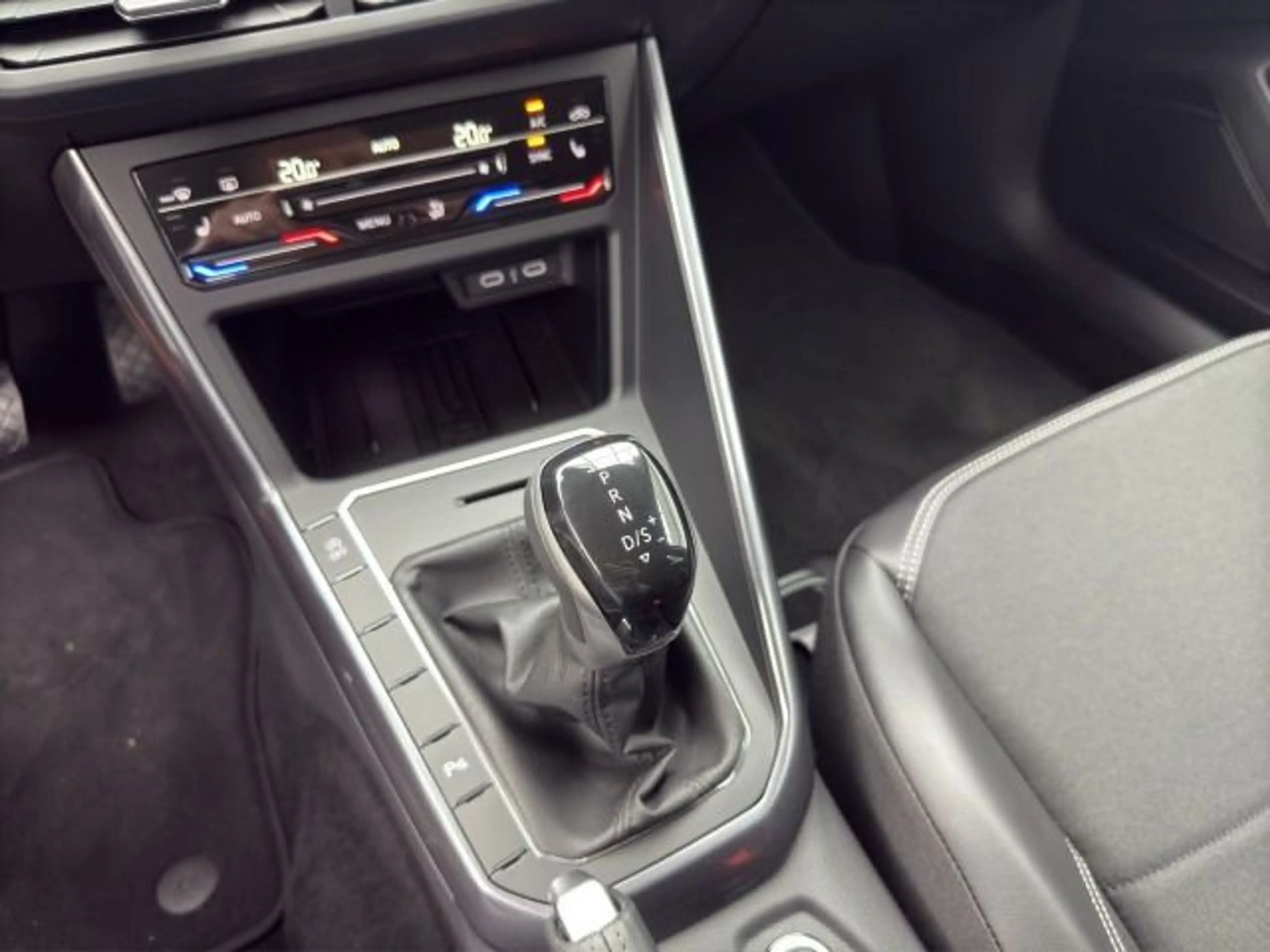 Volkswagen Taigo 1.5 TSI DSG STYLE REAR VIEW NAVI AHK GJR I — photo 11