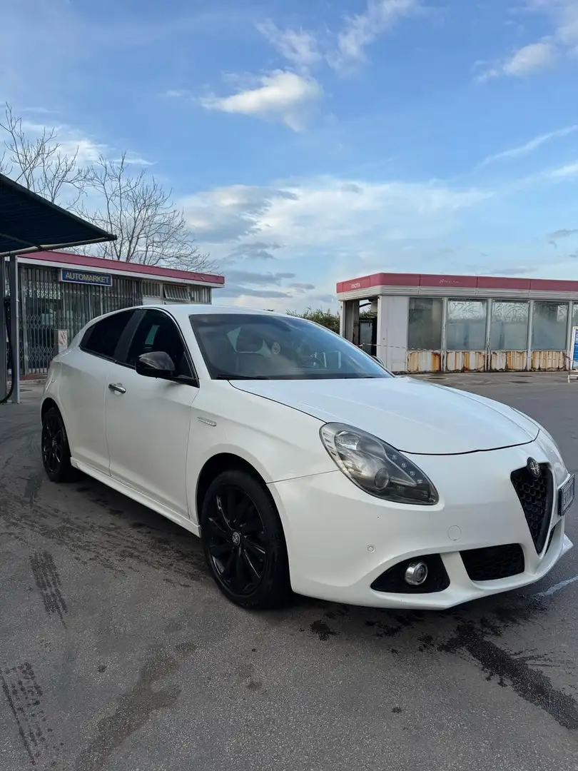 Alfa Romeo Giulietta 2.0 jtdm Distinctive 175cv tct E5+ - 1
