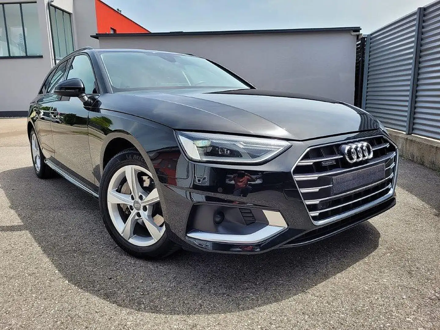 Audi A4 Avant 40 TDI quattro advanced S-tronic Schwarz - 1