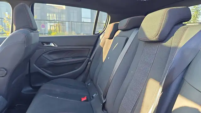 Peugeot 308 view 9