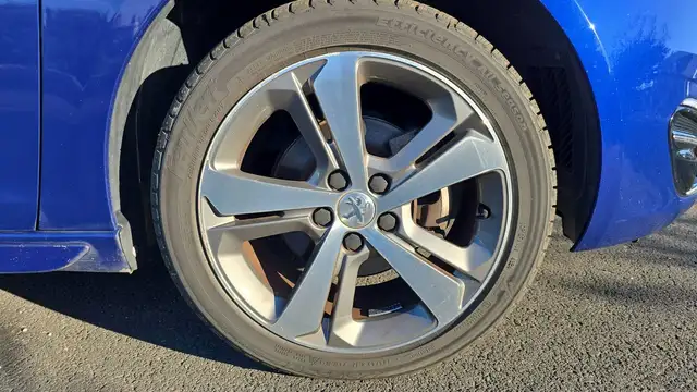 Peugeot 308 view 17