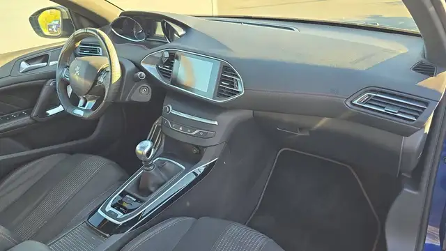 Peugeot 308 view 10