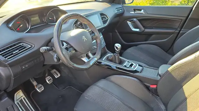 Peugeot 308 view 8