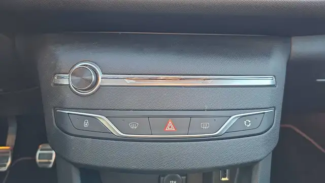 Peugeot 308 view 13