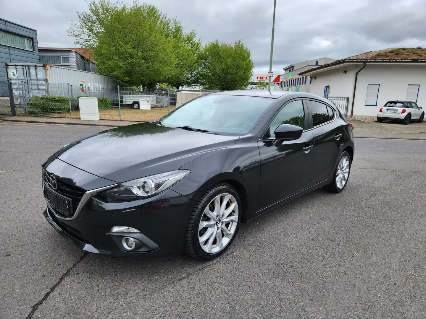 Mazda 3 SKYACTIV-D 150 Automatik Sports-Line Schwarz - 2