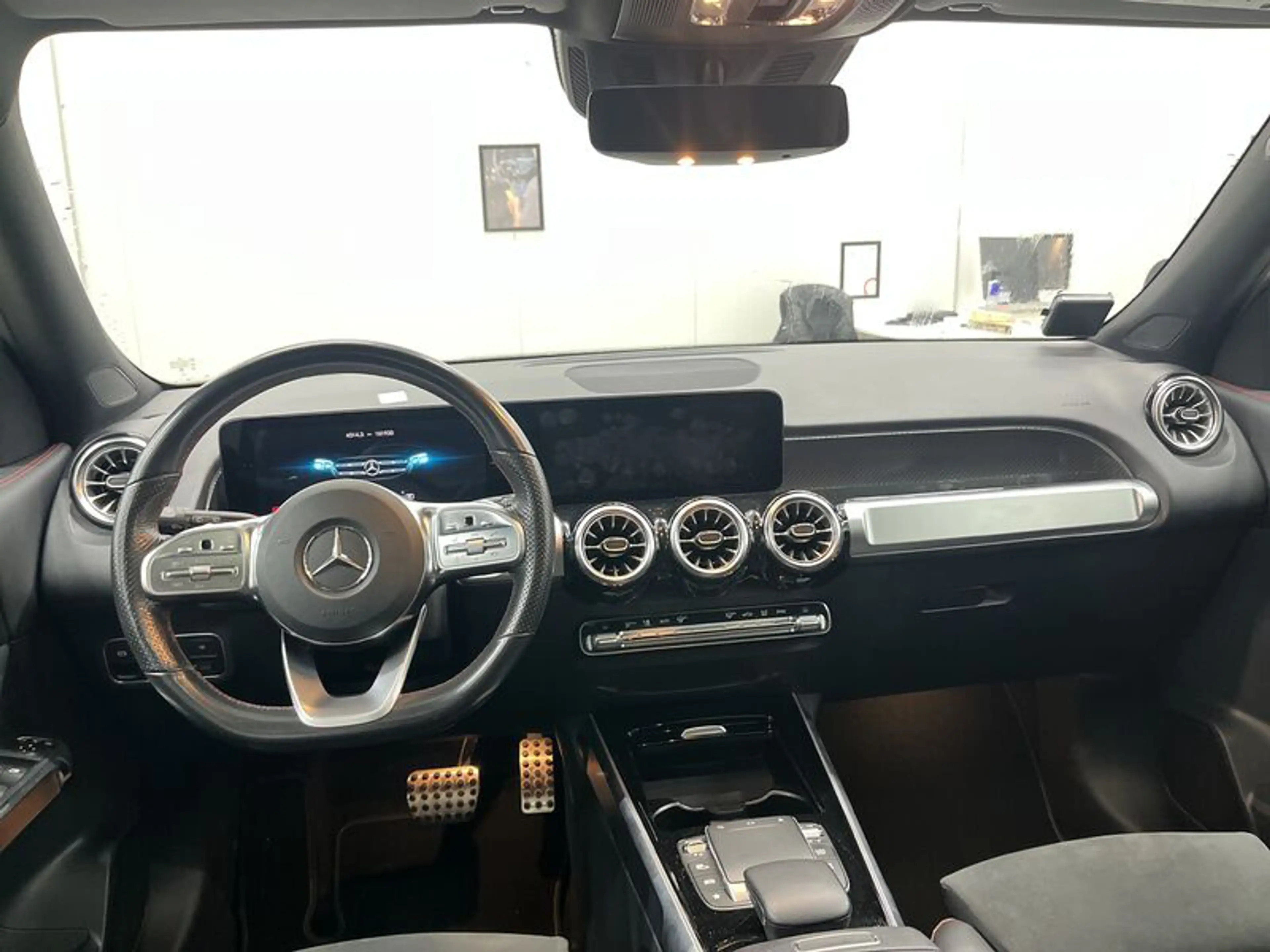 Mercedes-Benz GLB 220 NAVI LED RADIO TEMPO PANO SHZ GSD VC AHK KAMERA ACC SOUND MB-LED — photo 5