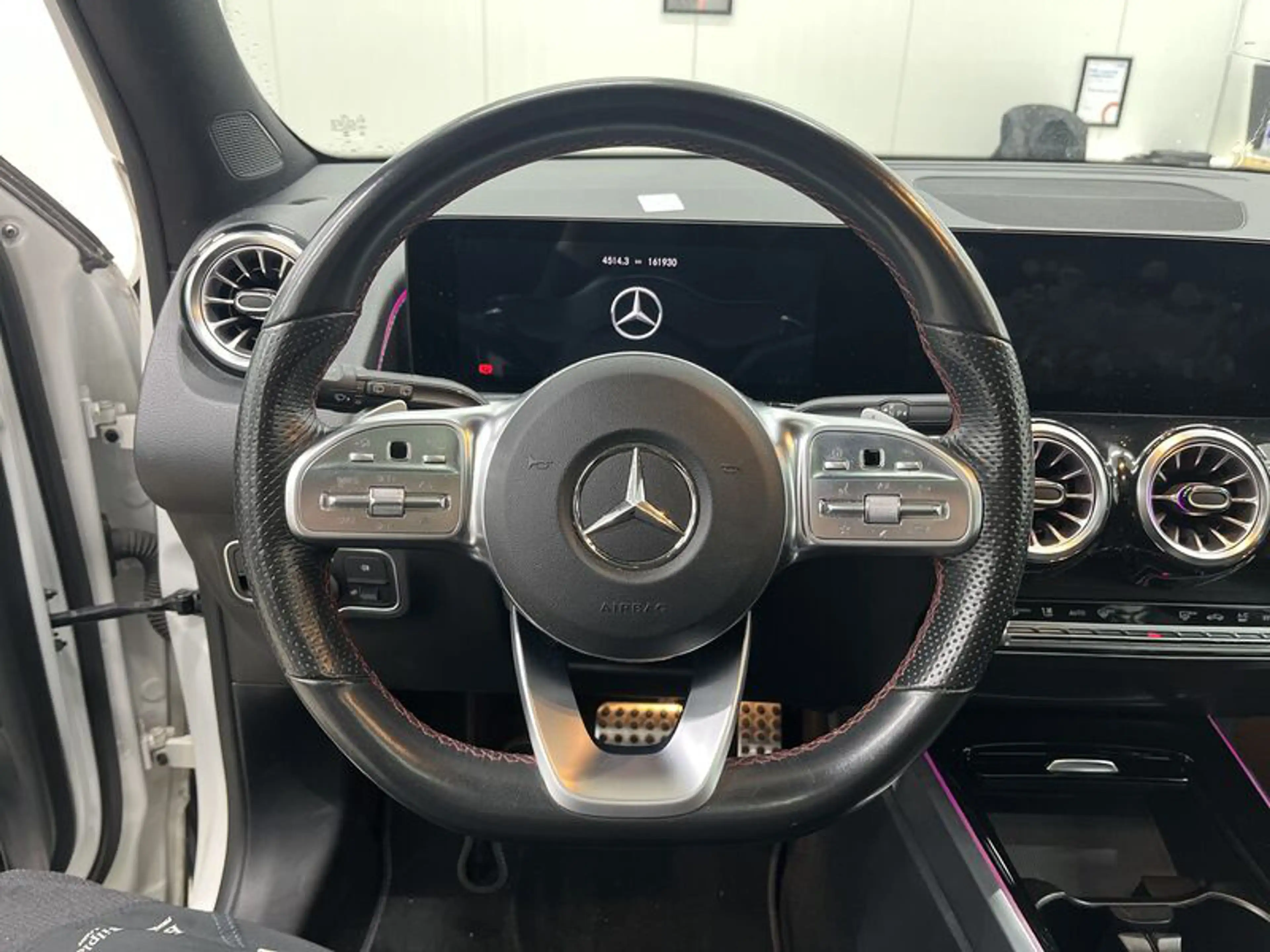 Mercedes-Benz GLB 220 NAVI LED RADIO TEMPO PANO SHZ GSD VC AHK KAMERA ACC SOUND MB-LED — photo 8