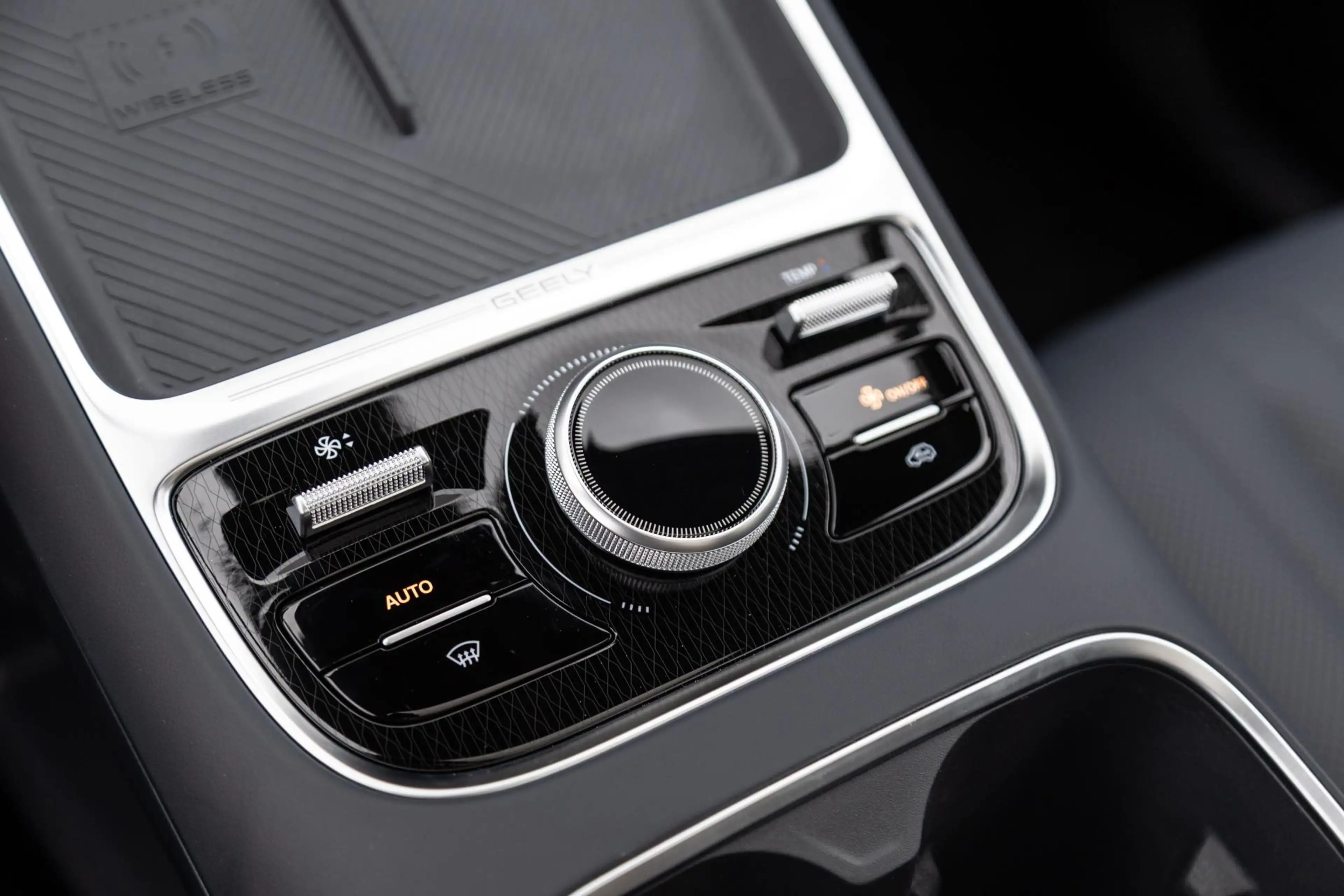 Geely Starray EM-i 1.5 Max+ — photo 14