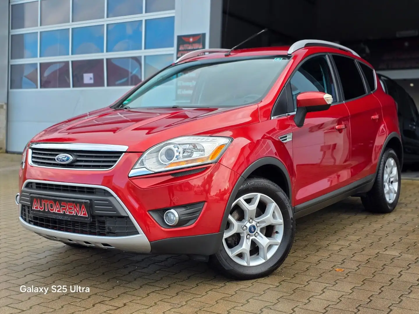 Ford Kuga Titanium 2.0|Bi-XENON|AHK|4x4|NAVI|LEDER Rouge - 1