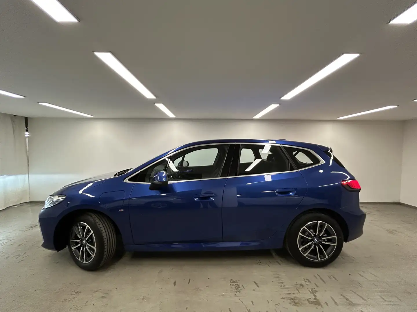 BMW 225 e xDrive Active Tourer M Sportpaket DA. Prof. PA. Blau - 2