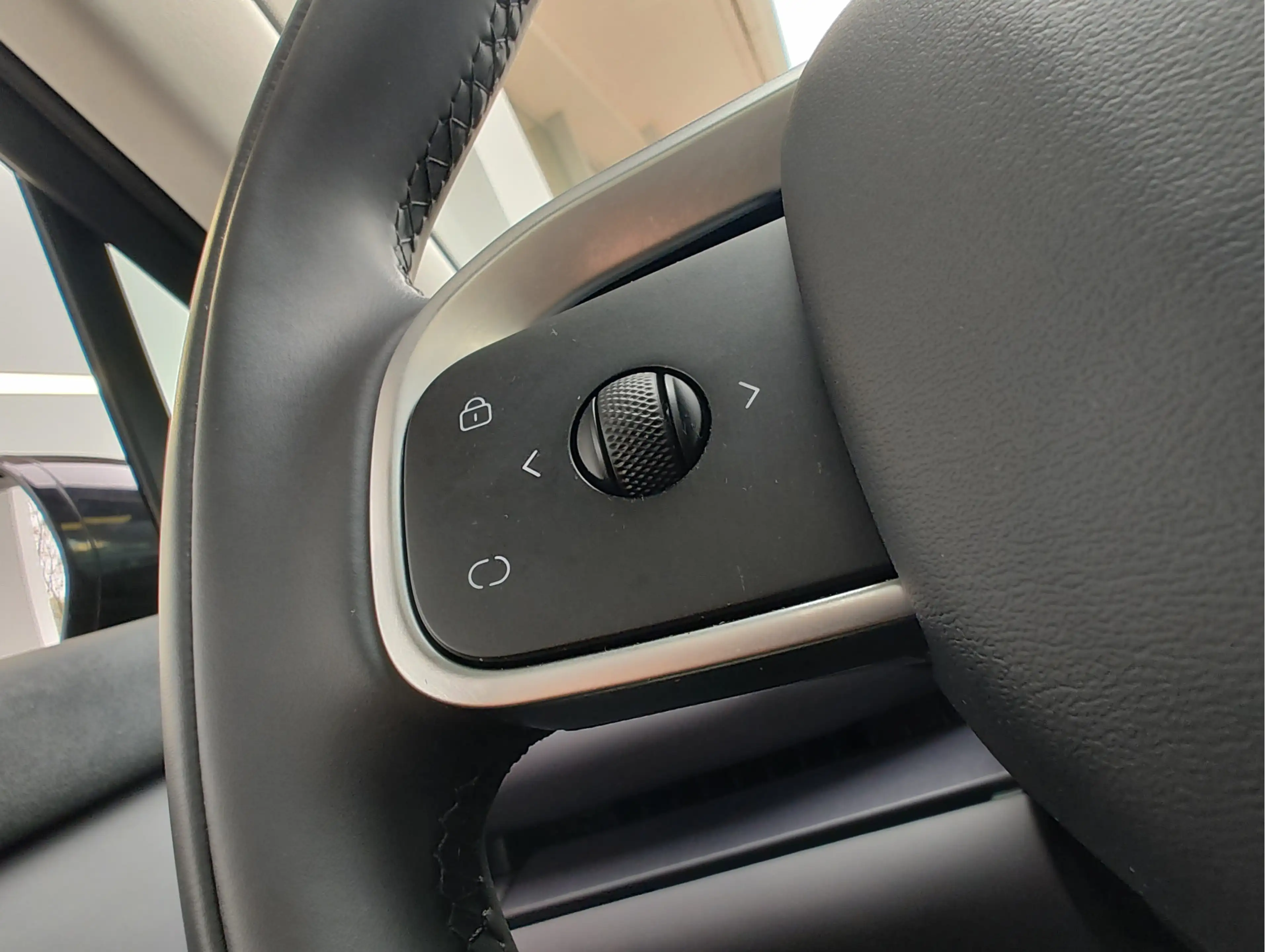 Leapmotor C10 DESIGN REEV 28.4 KWH Trekhaak | Pano | Stoelventil — photo 22