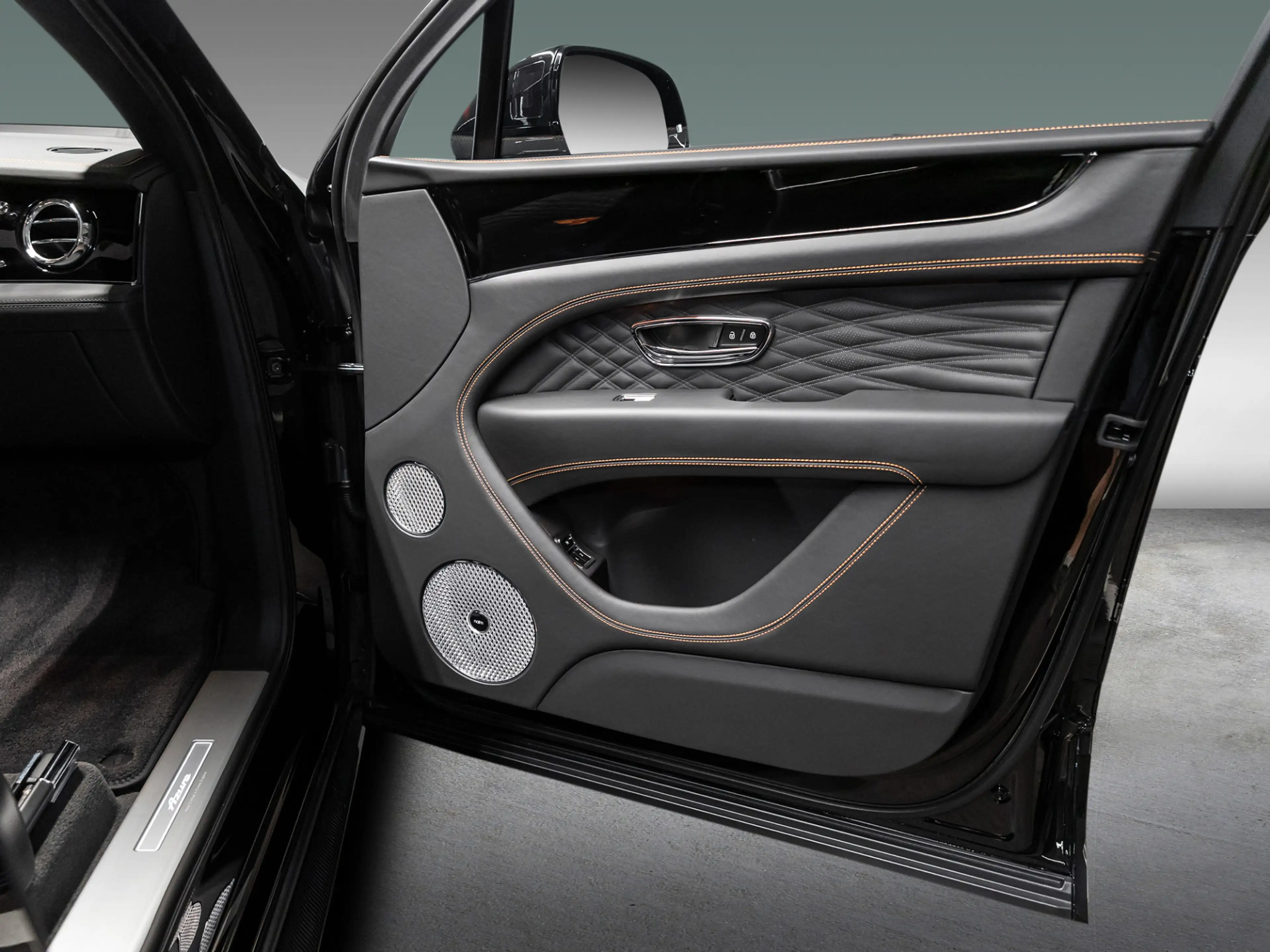 Bentley Bentayga Azure Hybrid | Coming soon — photo 12