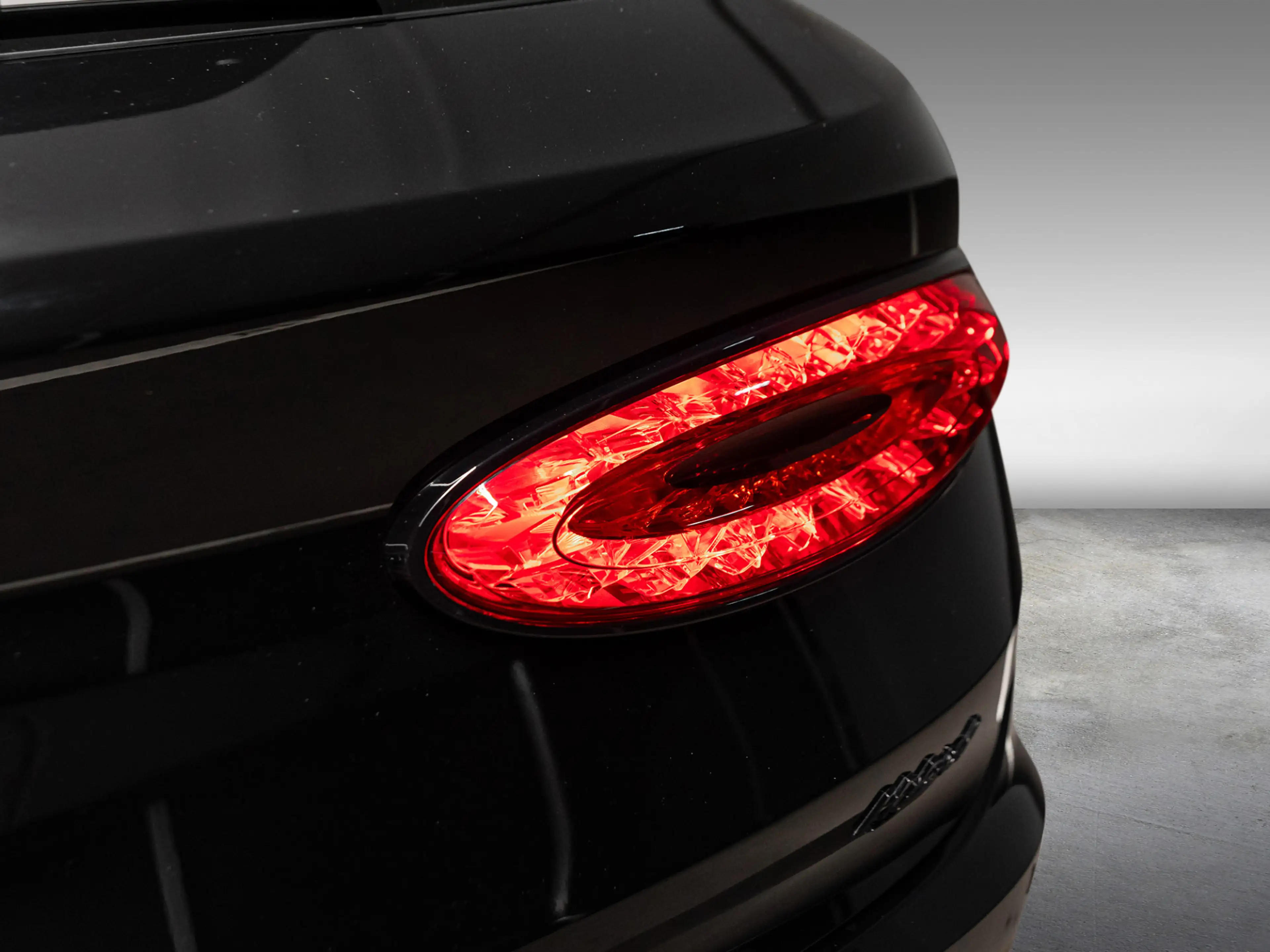 Bentley Bentayga Azure Hybrid | Coming soon — photo 13