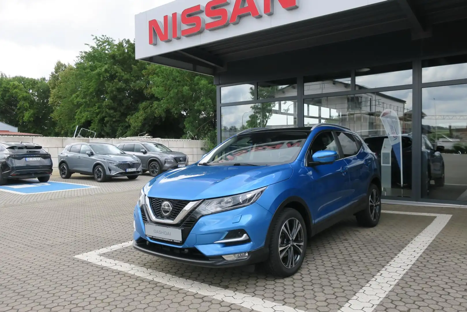 Nissan Qashqai 1.3 DIG-T DCT N-CONNECTA SHZ PANO 360 Blau - 2
