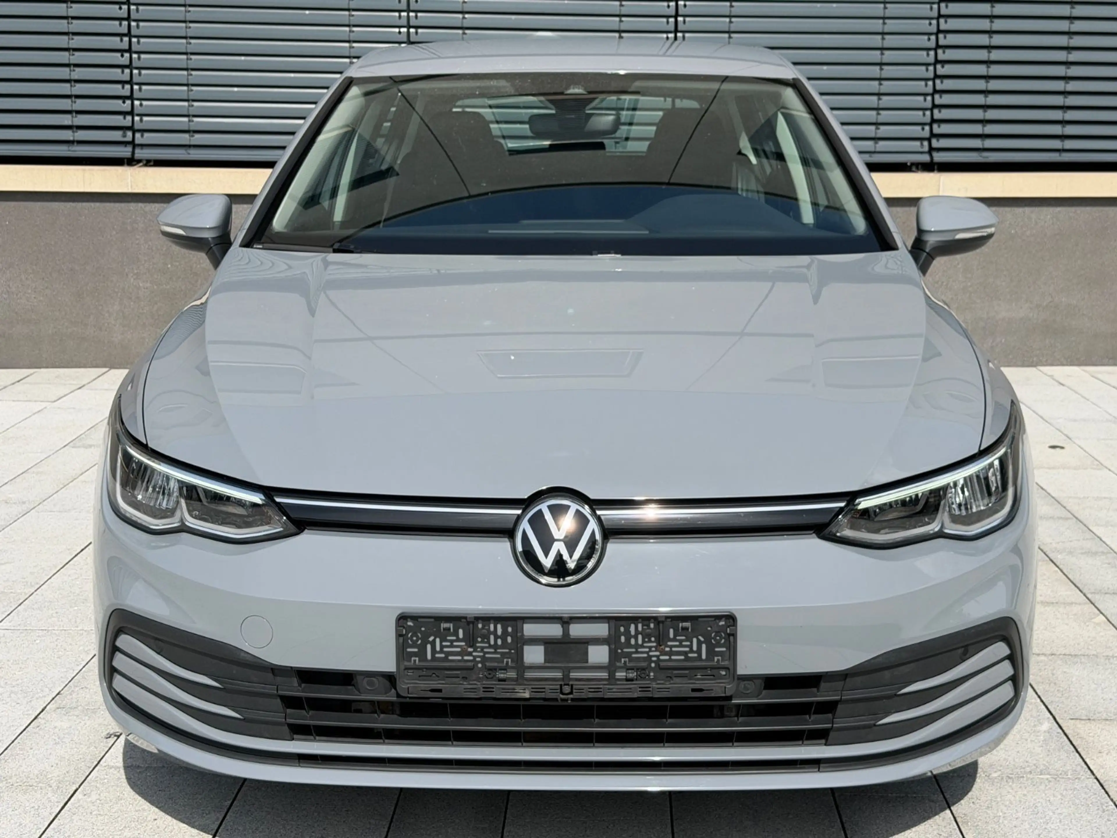 Volkswagen Golf VIII 1.5 TSI Life ACC NAVI LED SHZ PDC ALU — photo 2