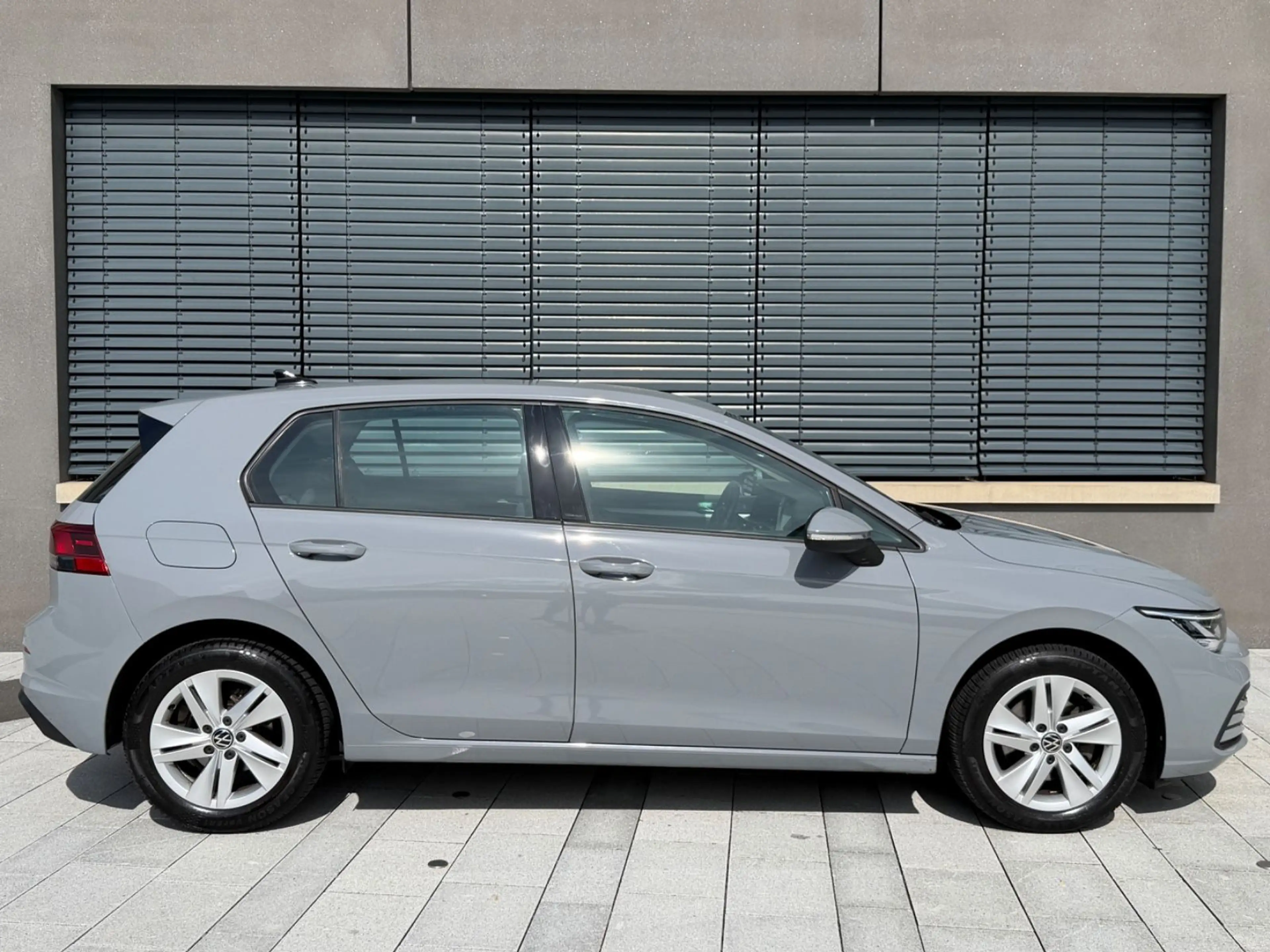Volkswagen Golf VIII 1.5 TSI Life ACC NAVI LED SHZ PDC ALU — photo 5