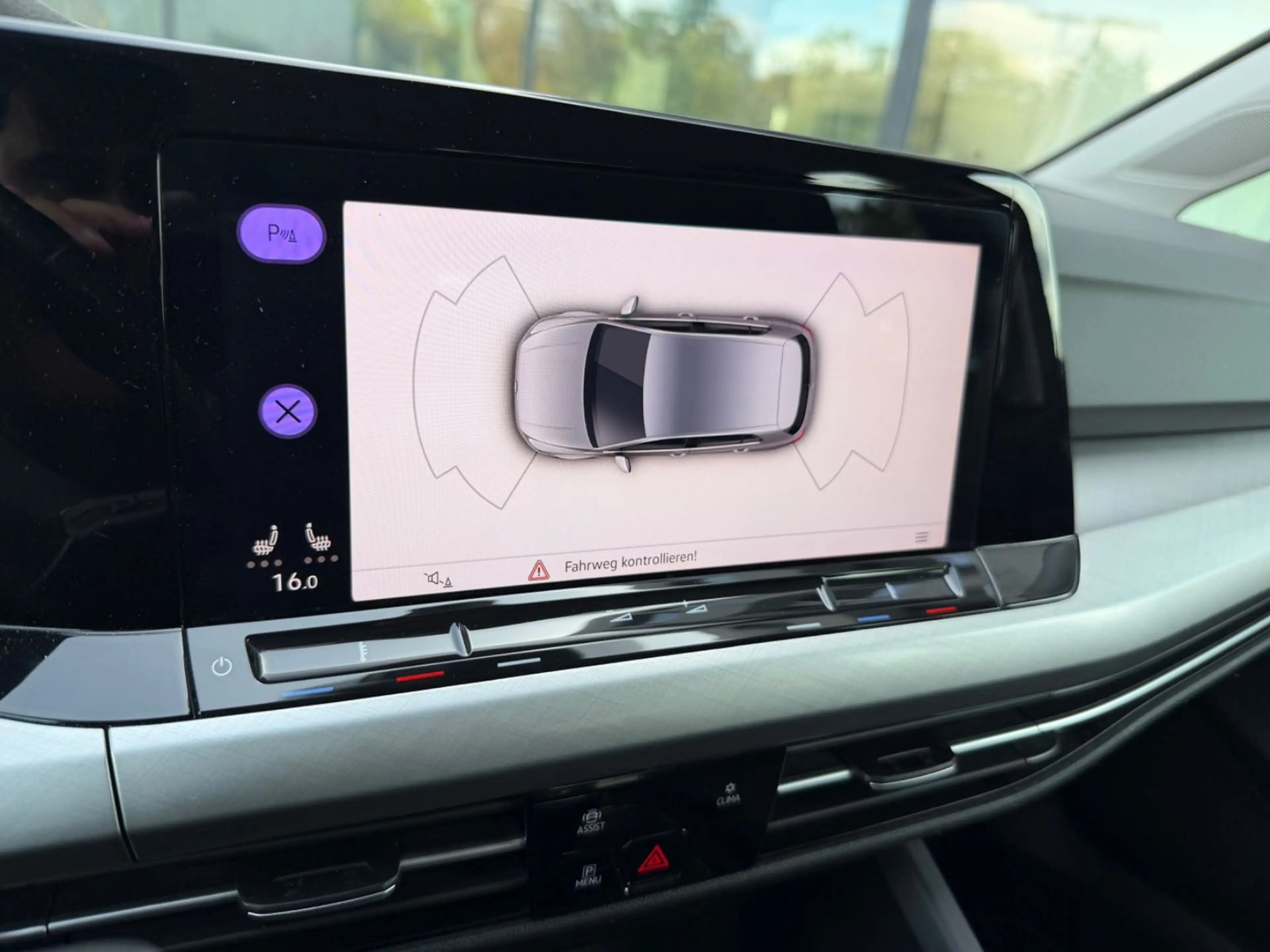 Volkswagen Golf VIII 1.5 TSI Life ACC NAVI LED SHZ PDC ALU — photo 12