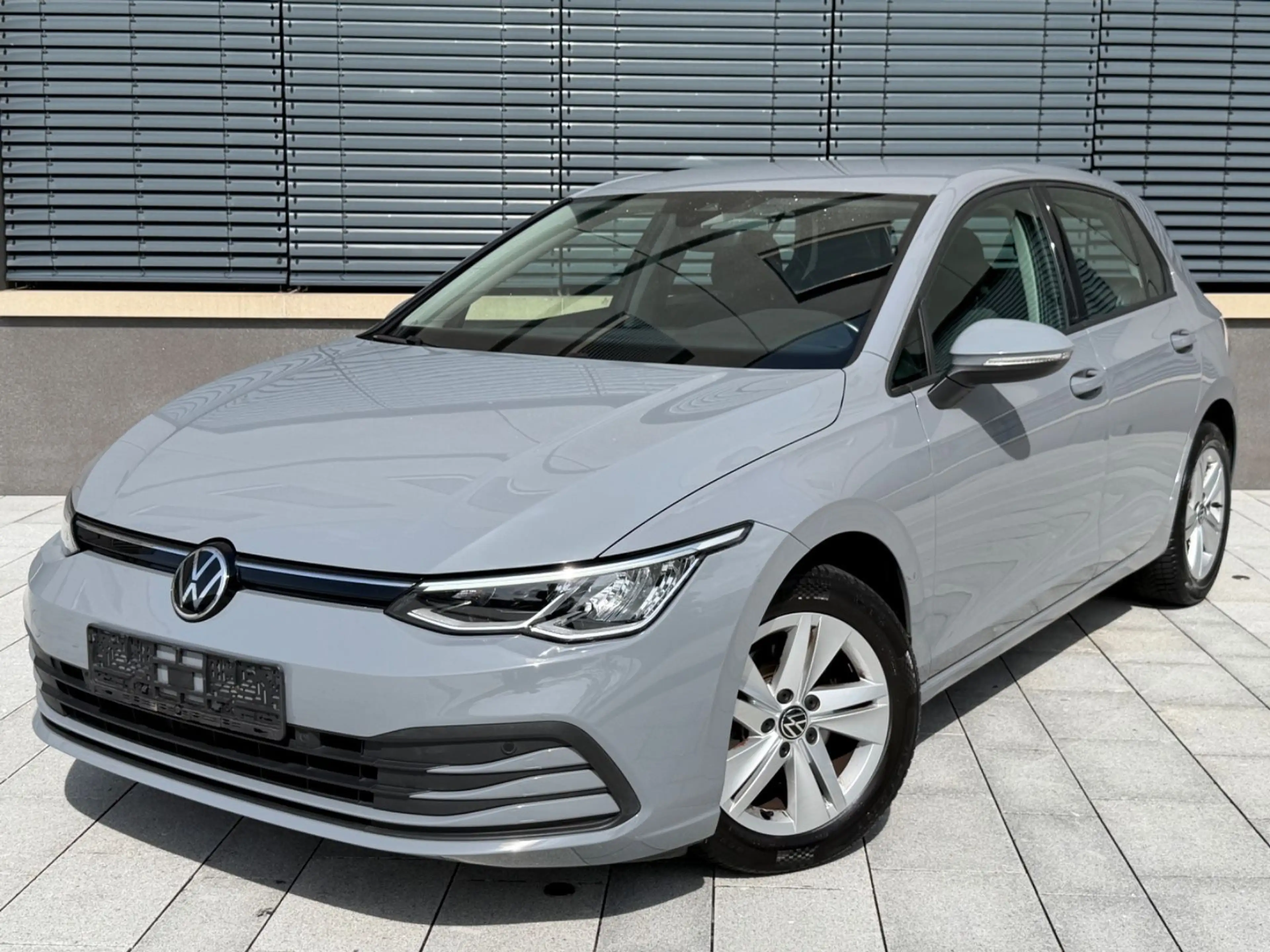 Volkswagen Golf VIII 1.5 TSI Life ACC NAVI LED SHZ PDC ALU — photo 3