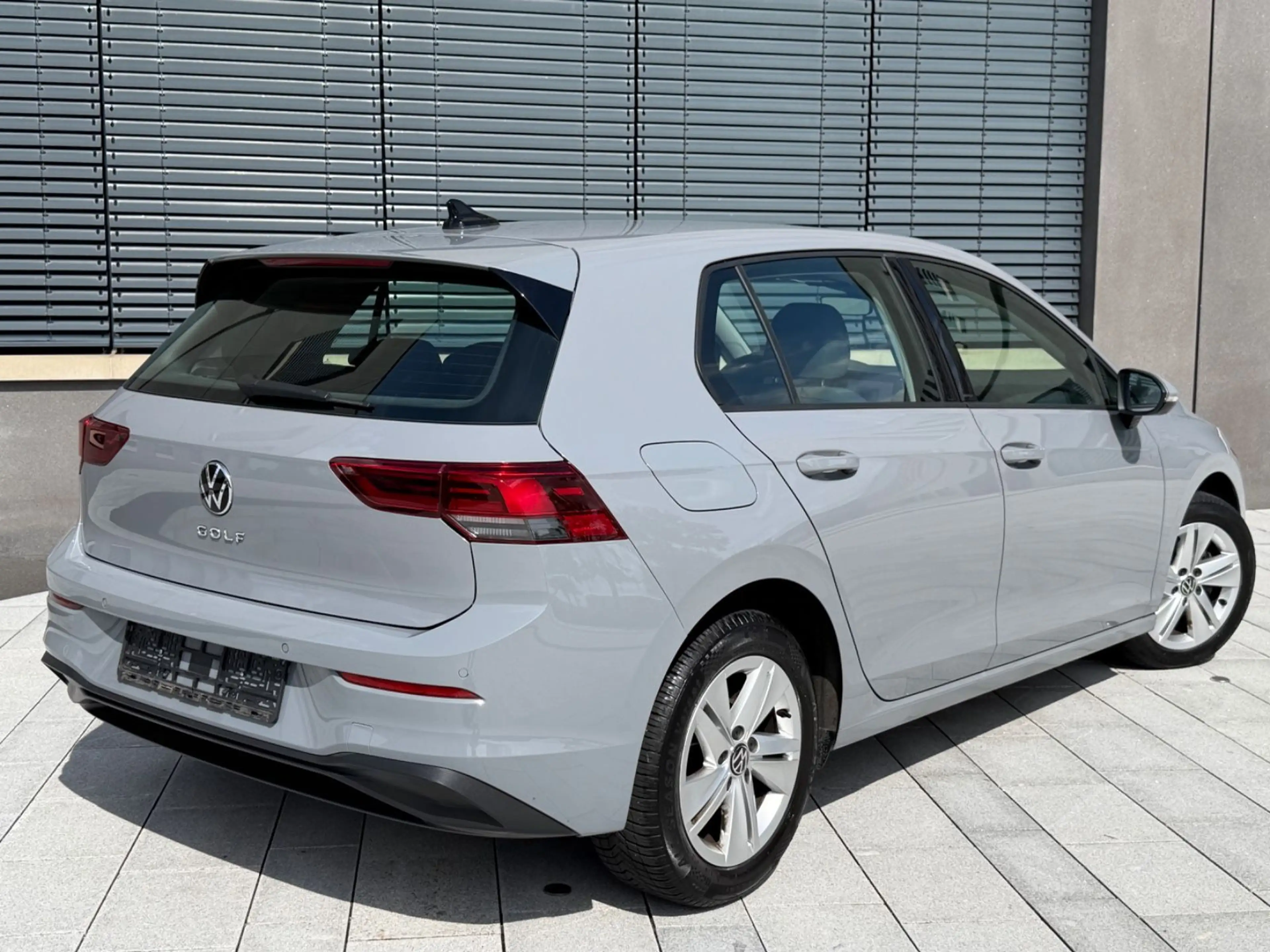 Volkswagen Golf VIII 1.5 TSI Life ACC NAVI LED SHZ PDC ALU — photo 6