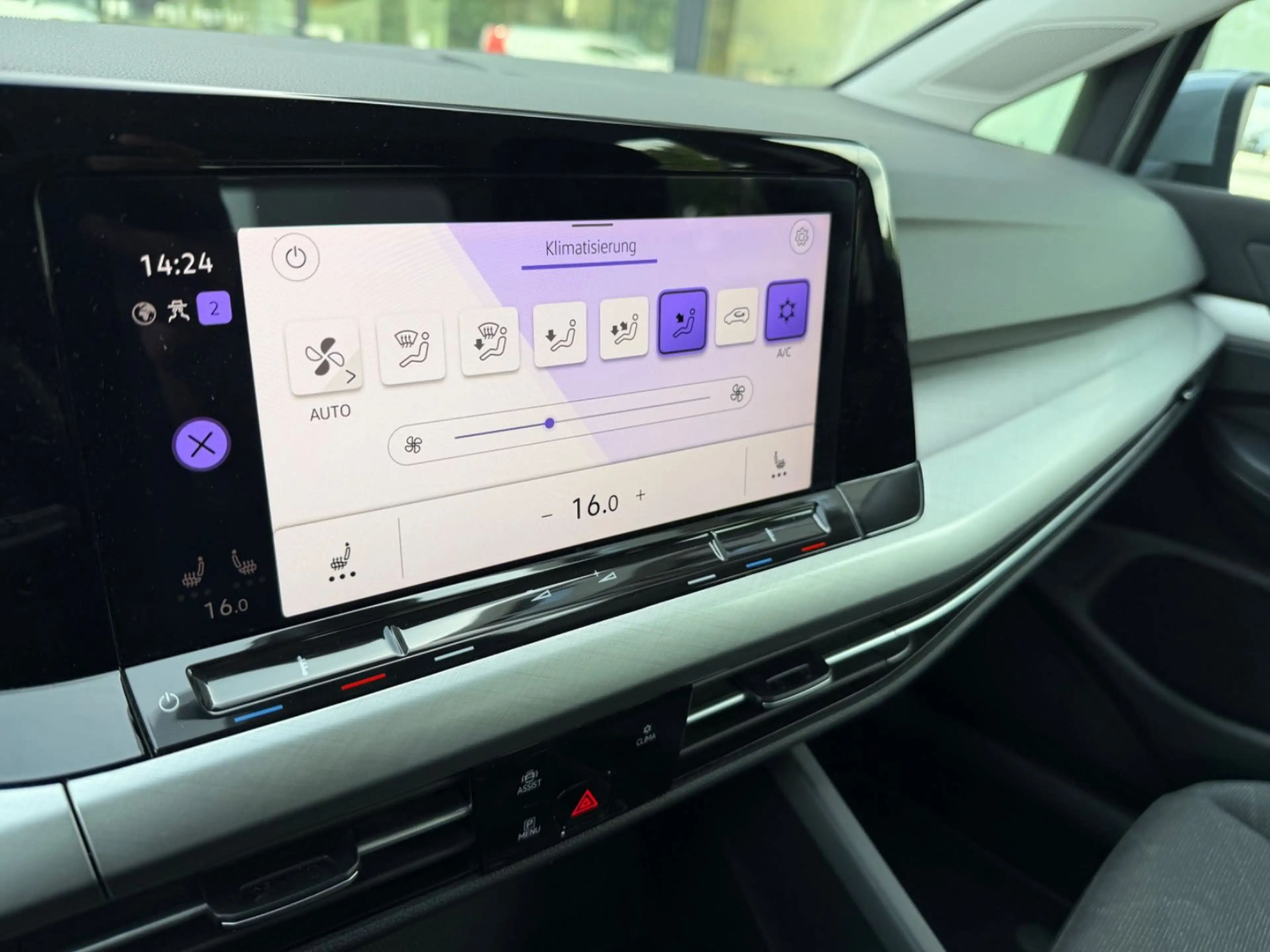 Volkswagen Golf VIII 1.5 TSI Life ACC NAVI LED SHZ PDC ALU — photo 13