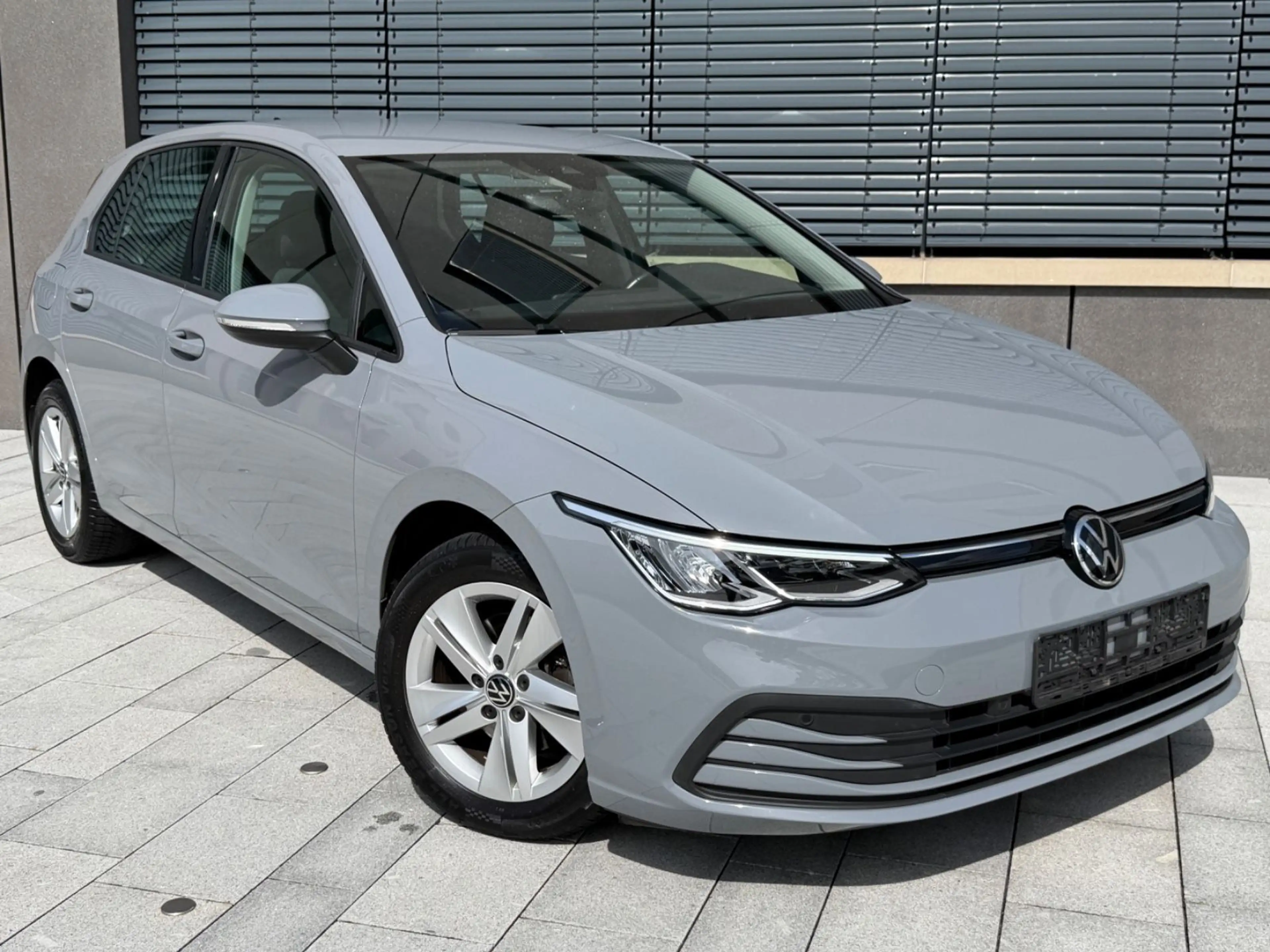Volkswagen Golf VIII 1.5 TSI Life ACC NAVI LED SHZ PDC ALU