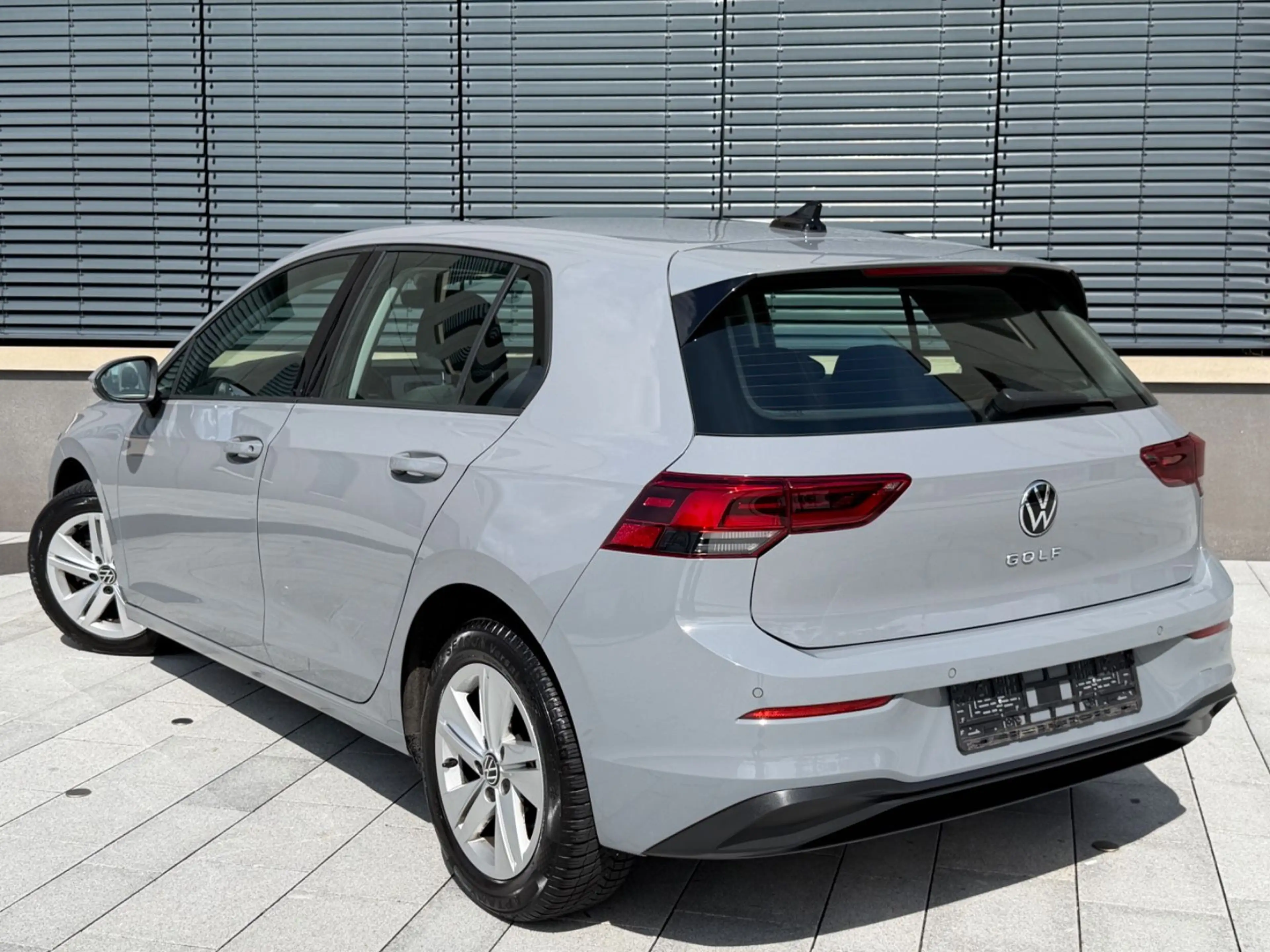 Volkswagen Golf VIII 1.5 TSI Life ACC NAVI LED SHZ PDC ALU — photo 8