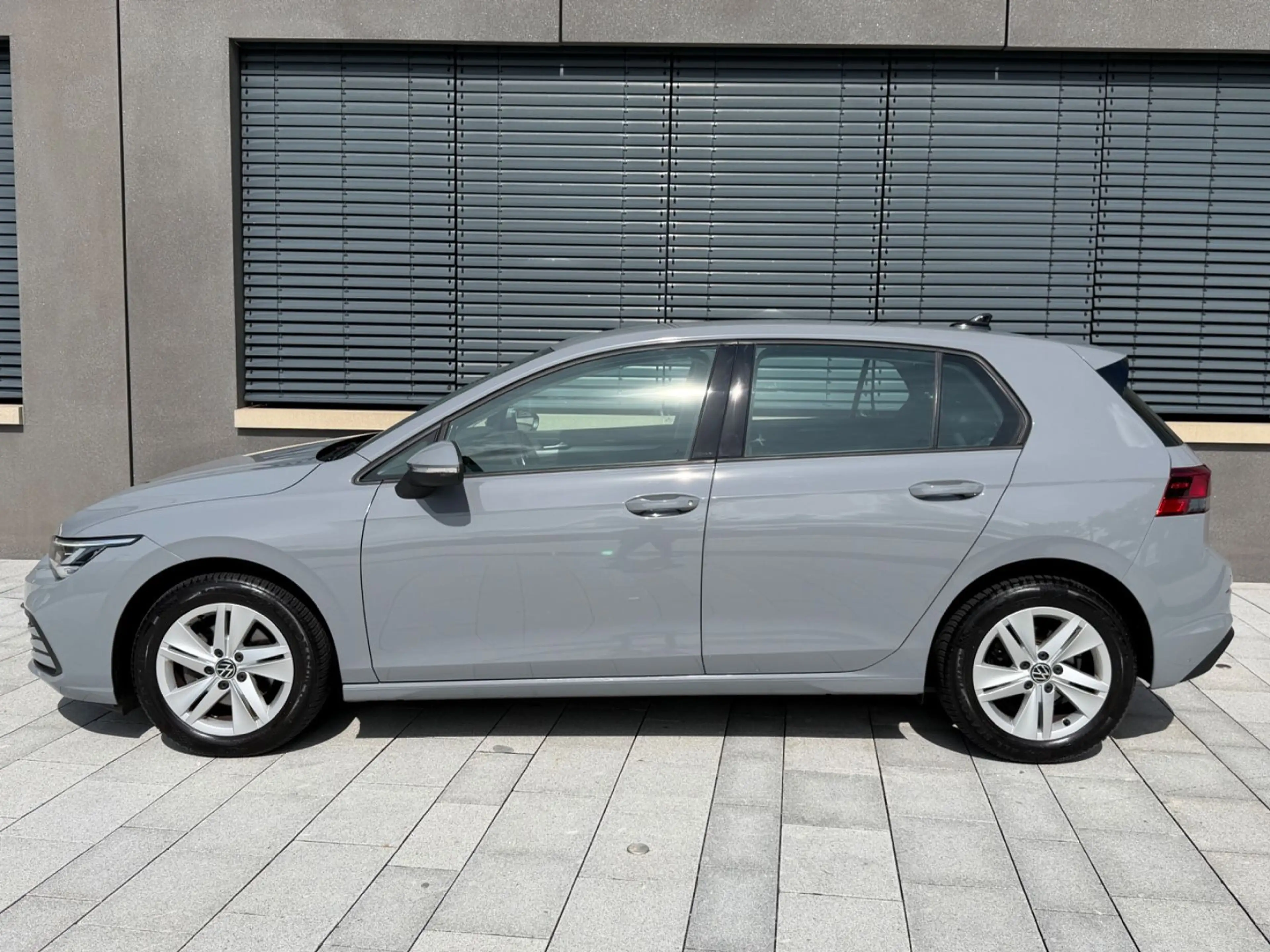 Volkswagen Golf VIII 1.5 TSI Life ACC NAVI LED SHZ PDC ALU — photo 4