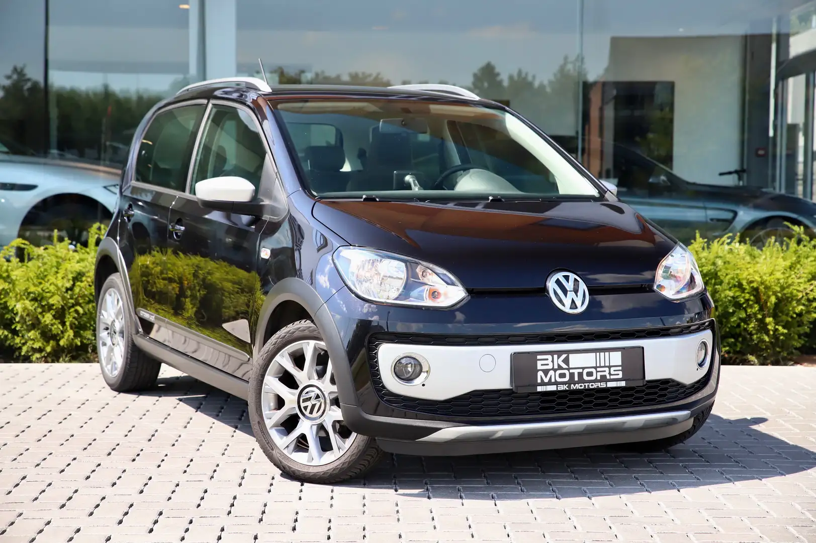Volkswagen up! cross up! / 1st OWNER /NAVI/BLUETOOTH/CRUISE/AIRCO Zwart - 1