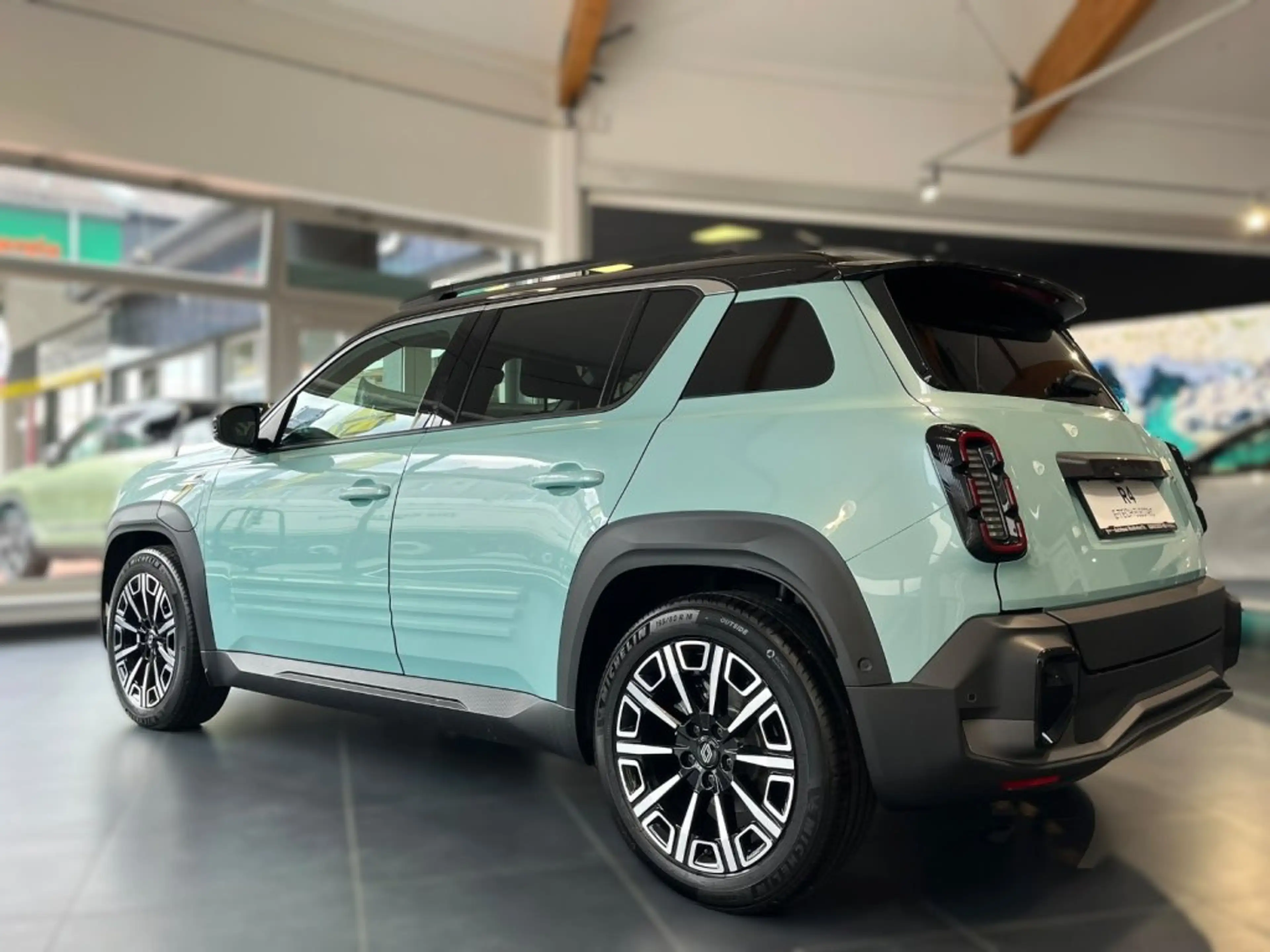 Renault R 4 E-Tech Iconic 150 PS comfort range — photo 3