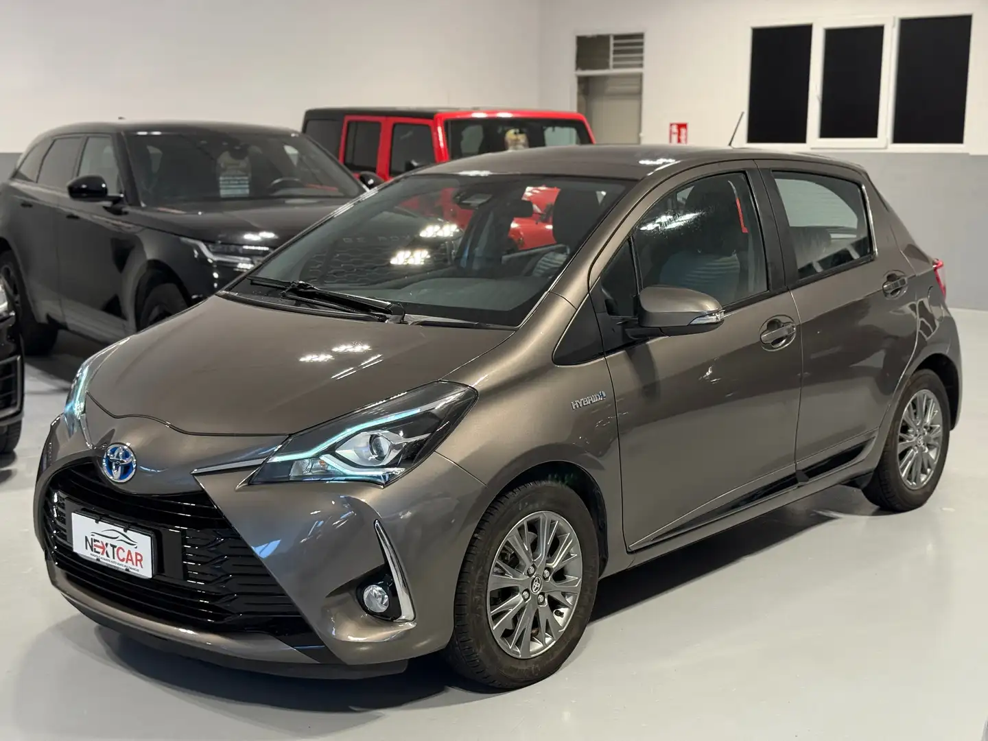 Toyota Yaris 5p 1.5h Active Bronz - 1